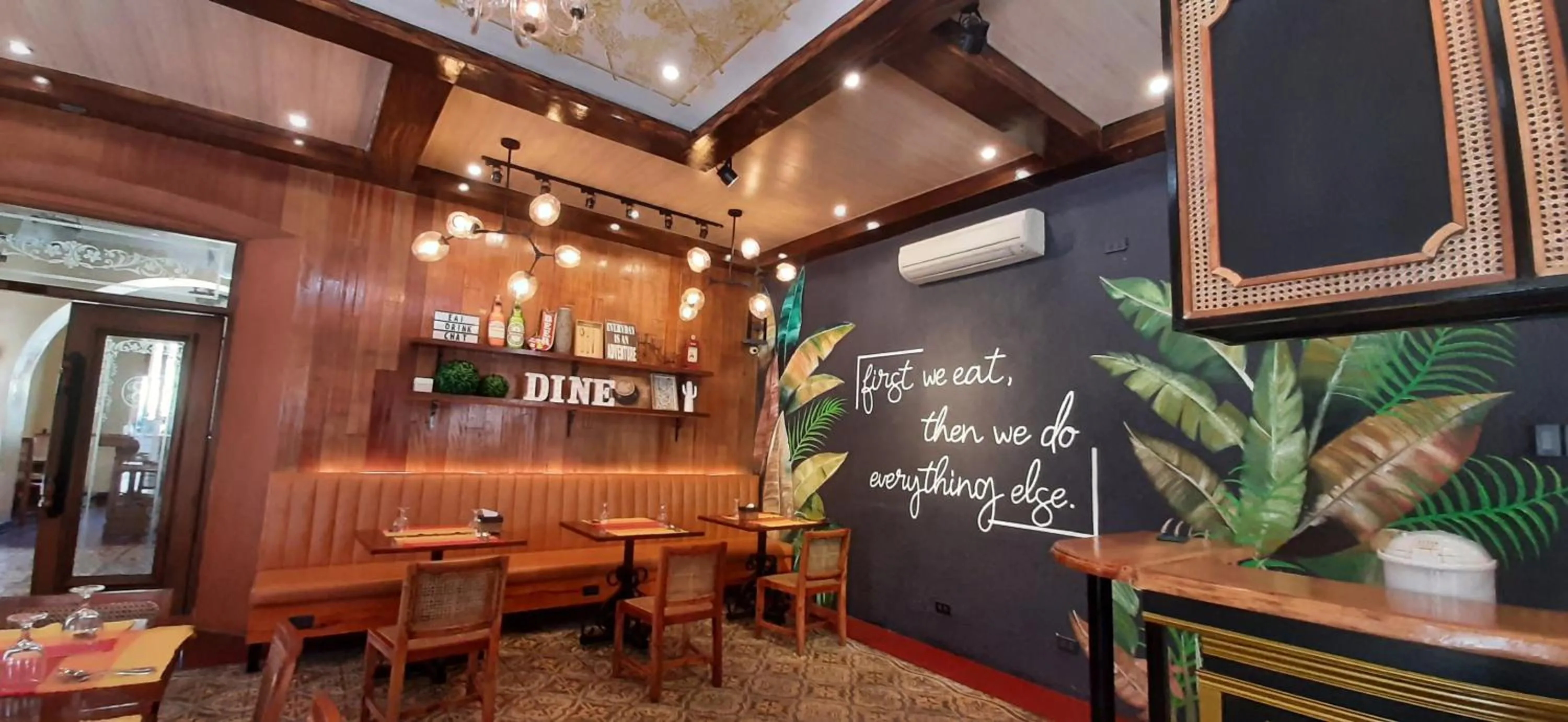 Restaurant/places to eat in Hotel Salcedo De Vigan