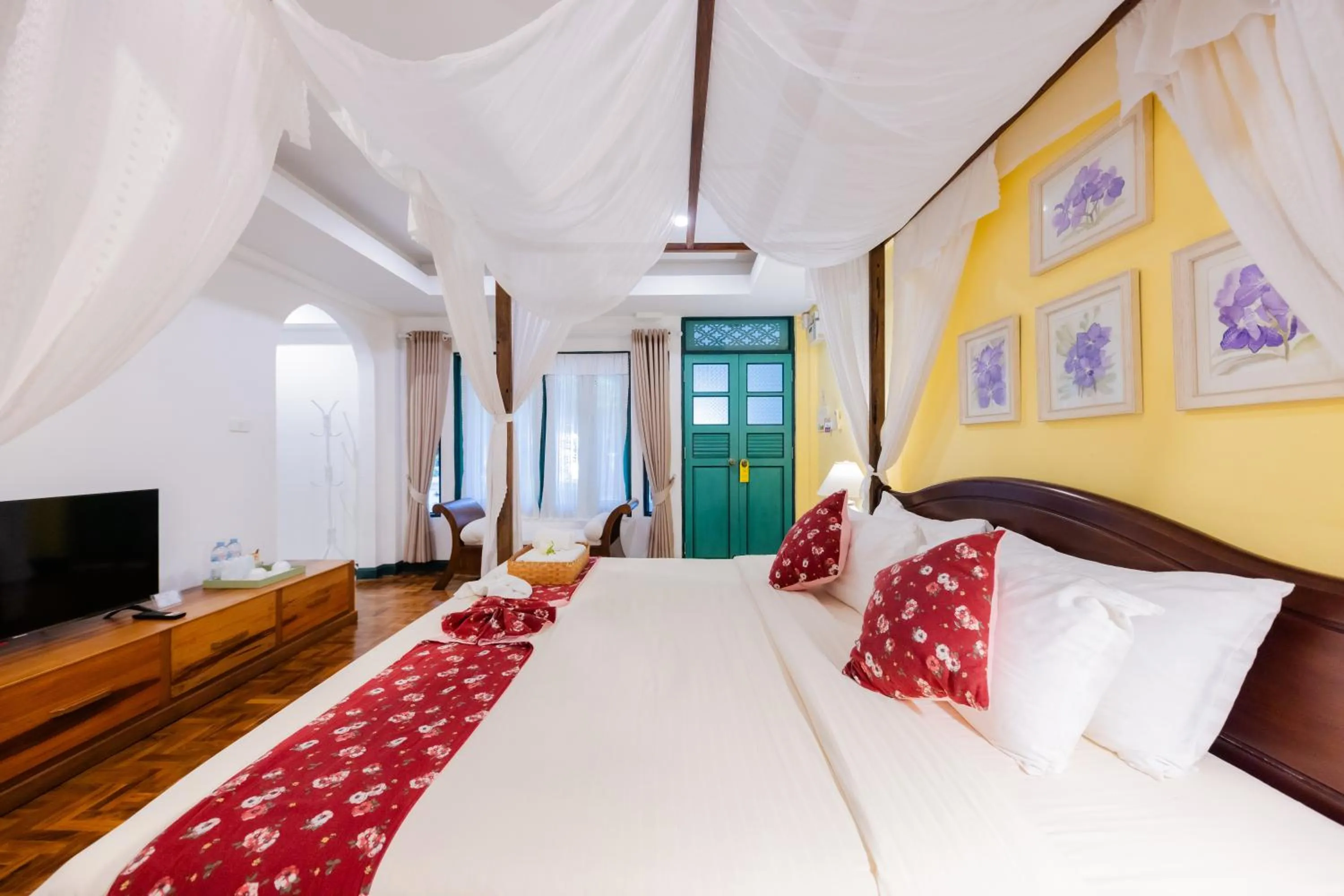 Living room, Bed in Teewana Resort Chiang Mai