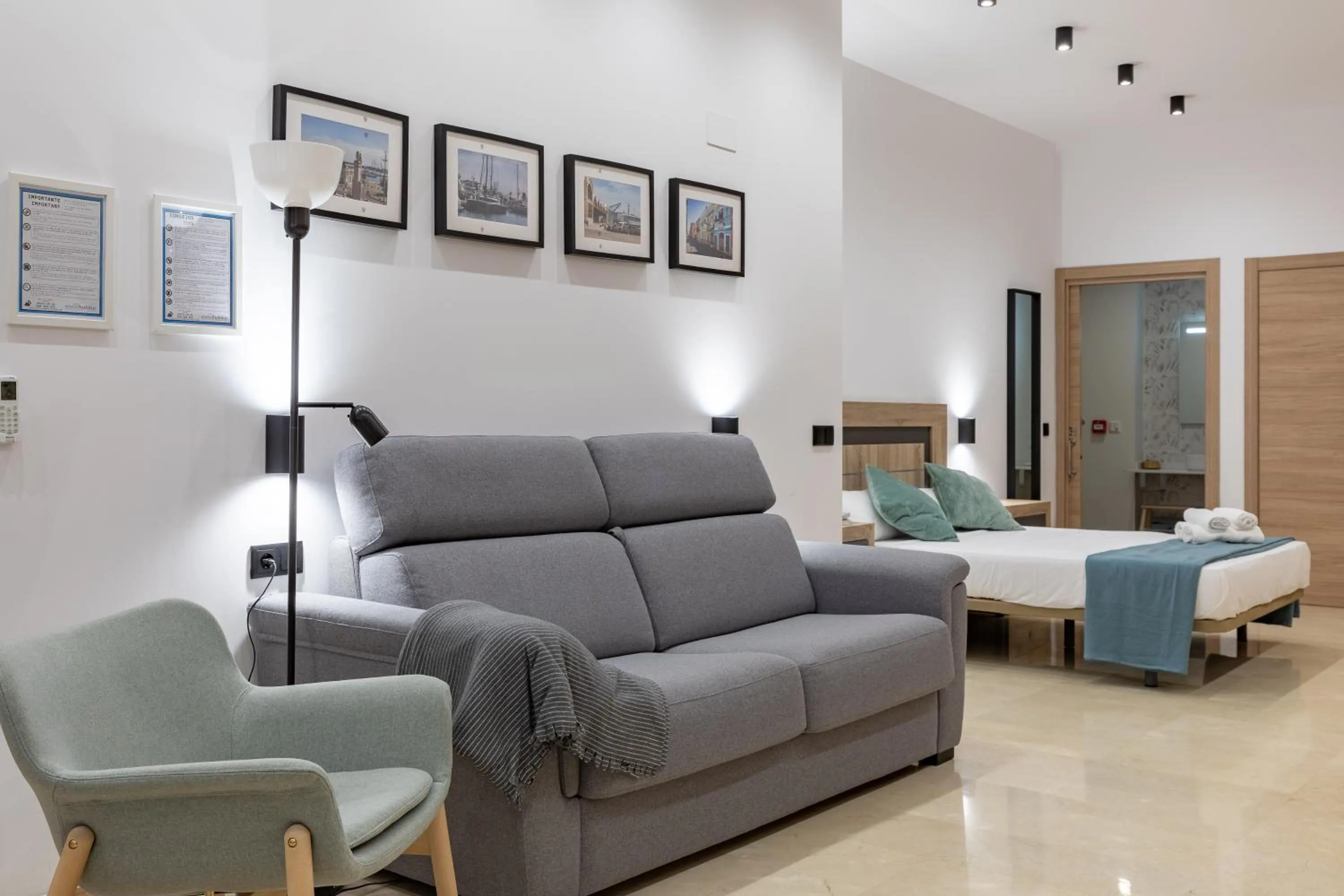 Photo of the whole room in Travel Habitat La Marina Real