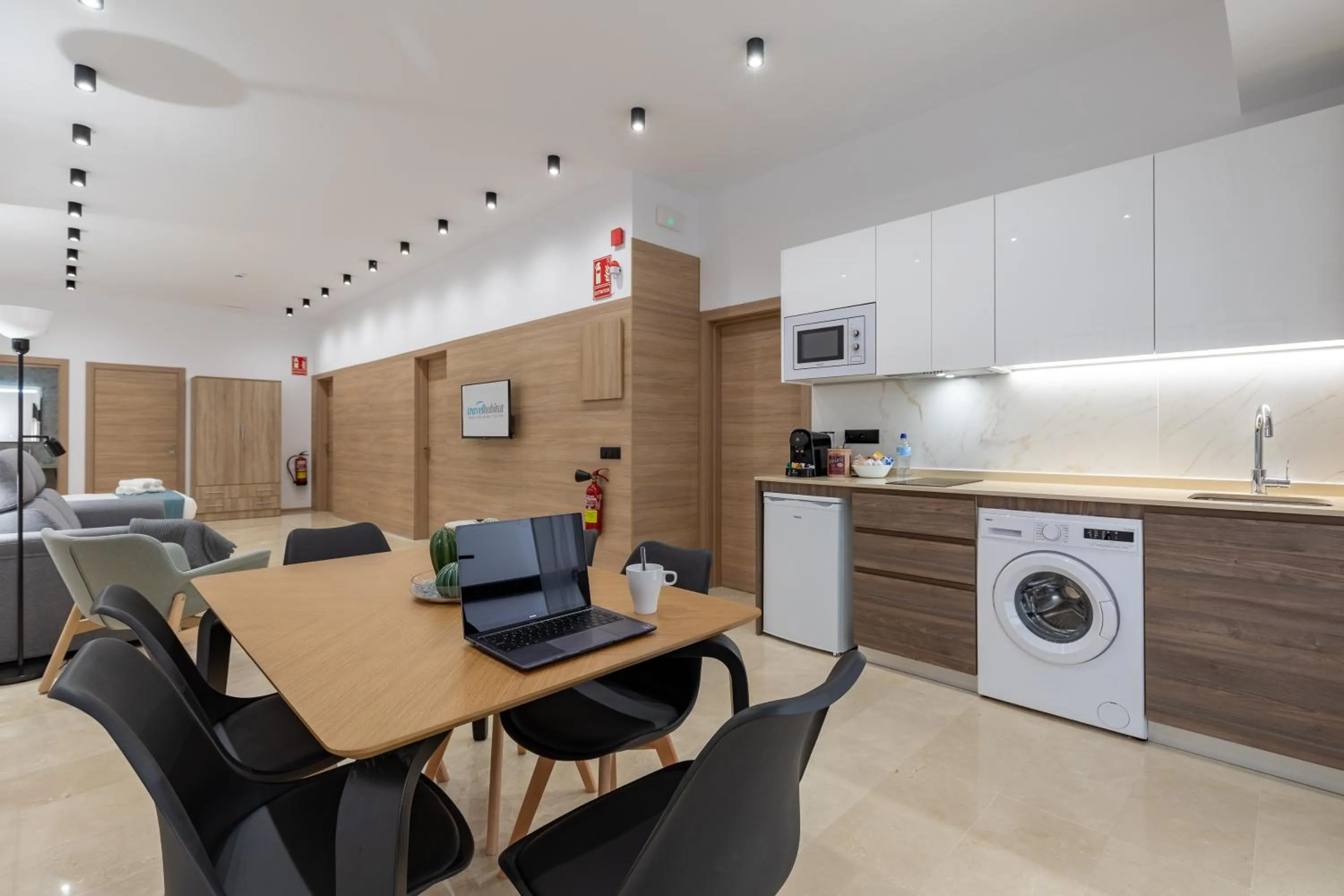 Dining area in Travel Habitat La Marina Real