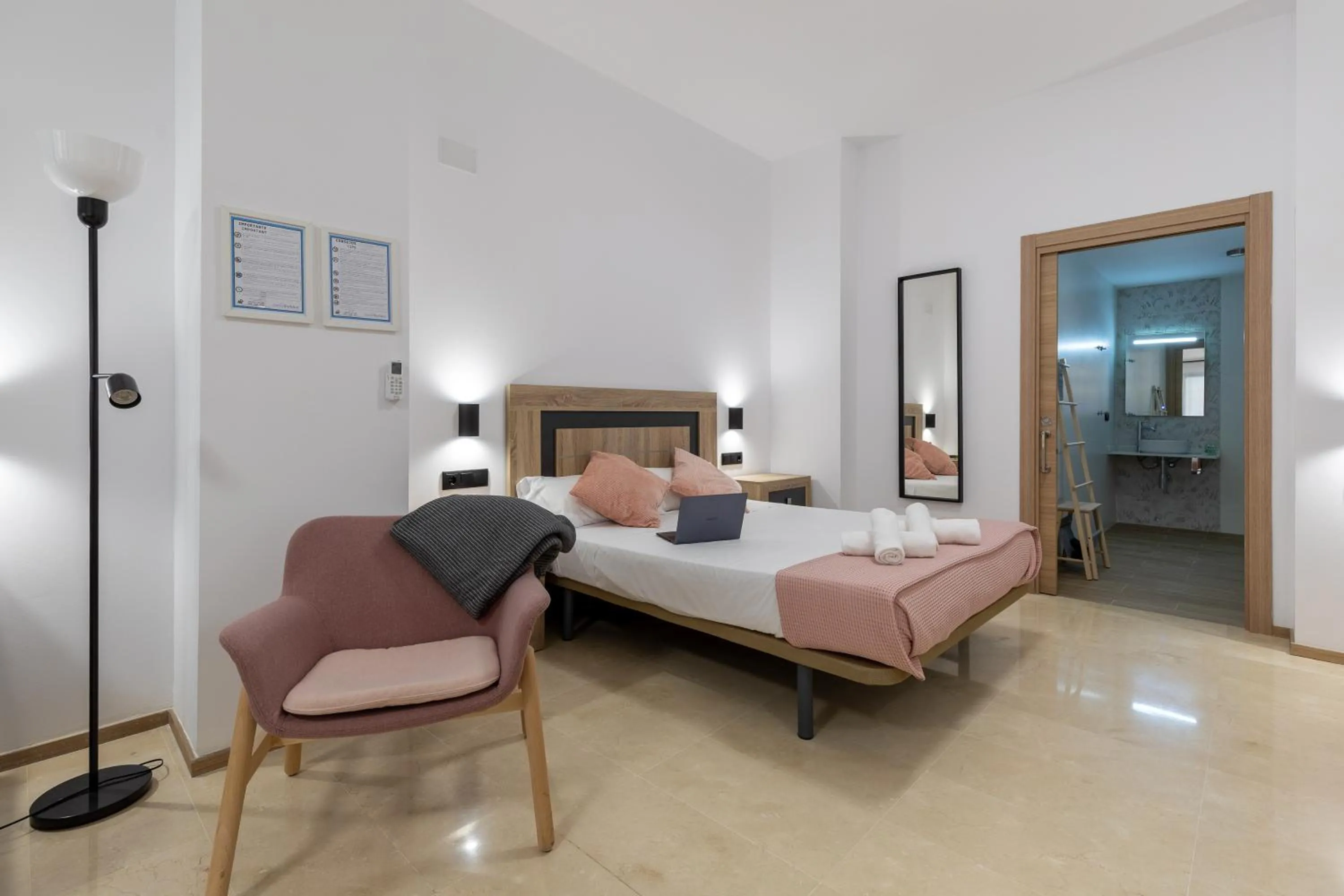 Photo of the whole room, Bed in Travel Habitat La Marina Real