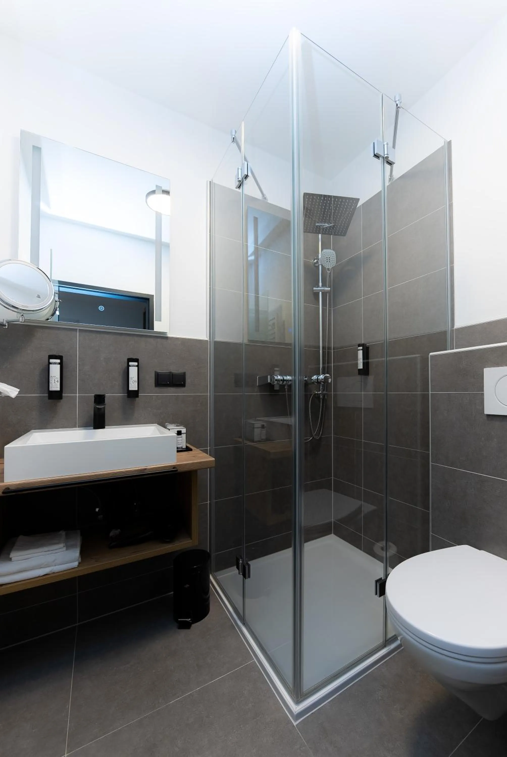 Bathroom in Self-Check-in Hotel VinoQ Zistersdorf