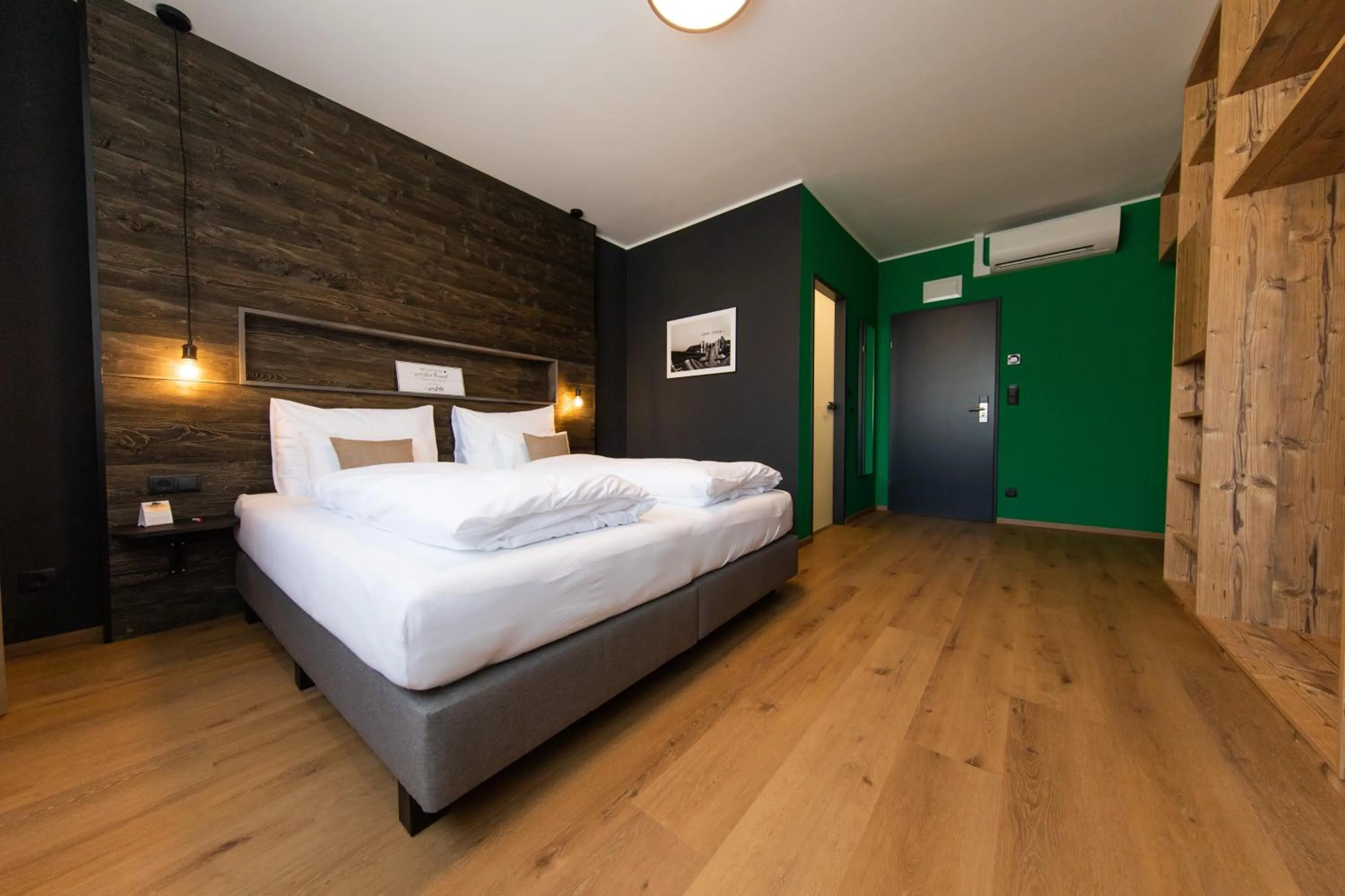 Bed in Self-Check-in Hotel VinoQ Zistersdorf