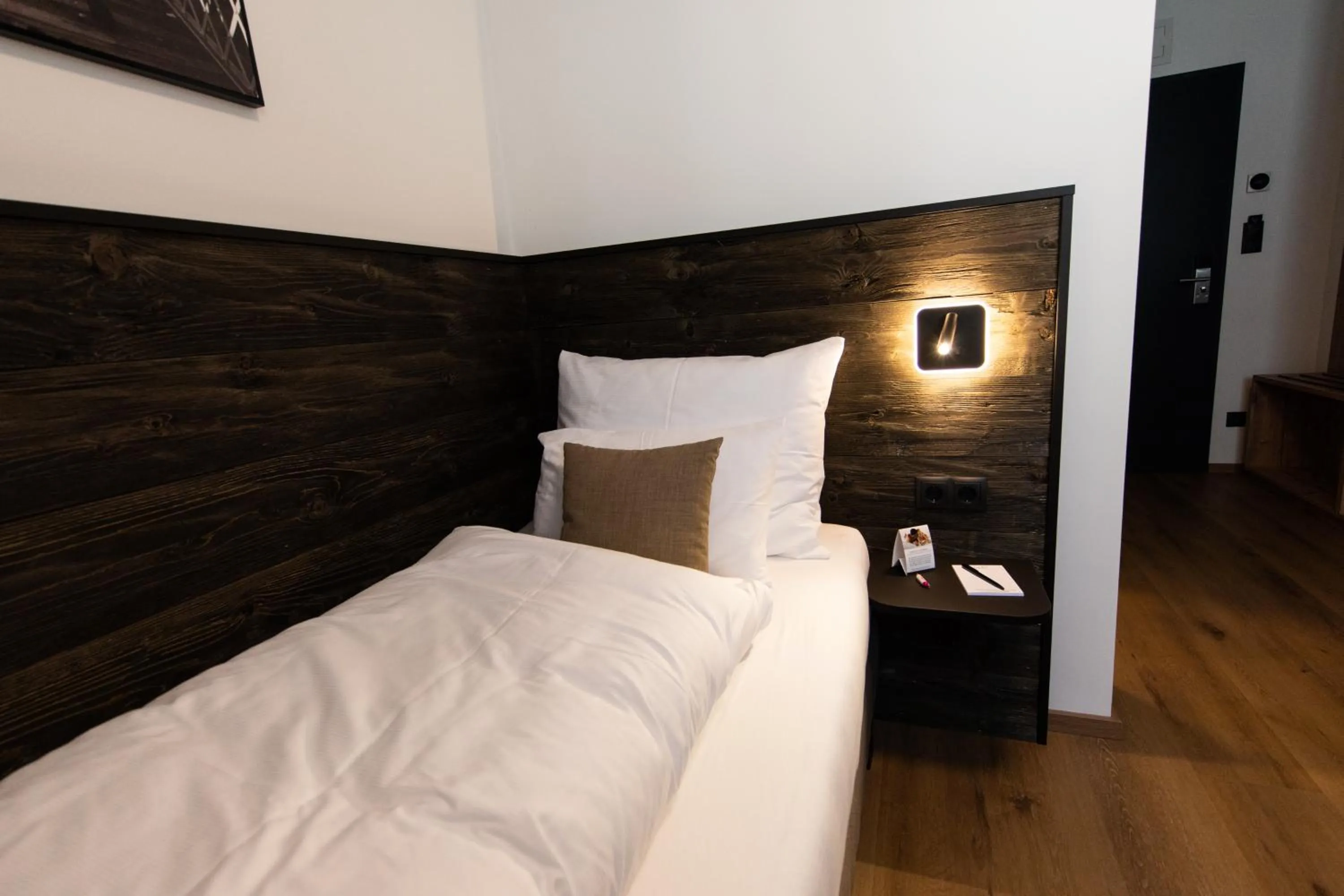Bed in Self-Check-in Hotel VinoQ Zistersdorf
