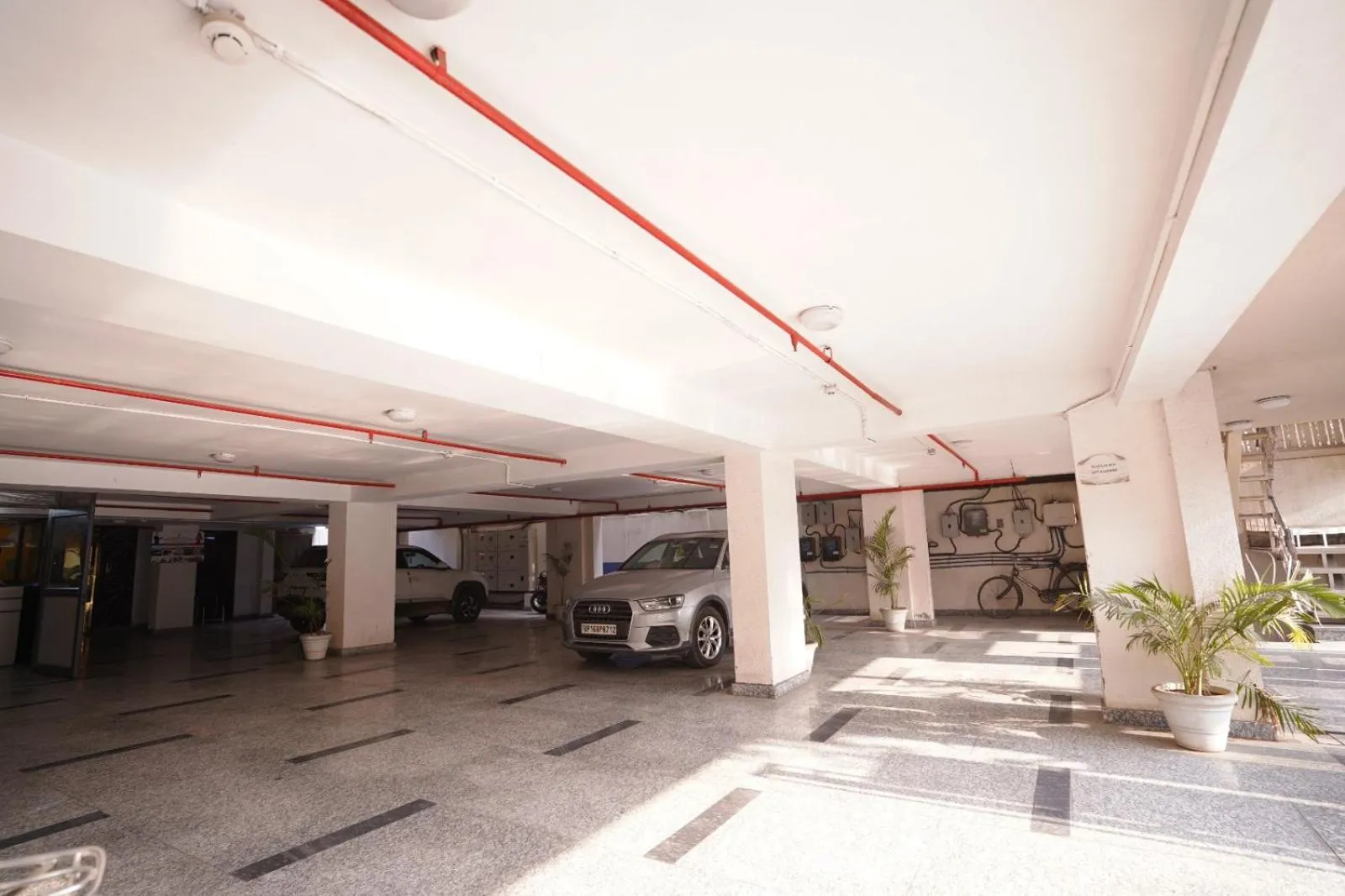 Day in Hotel Leo Saffron - Pitampura