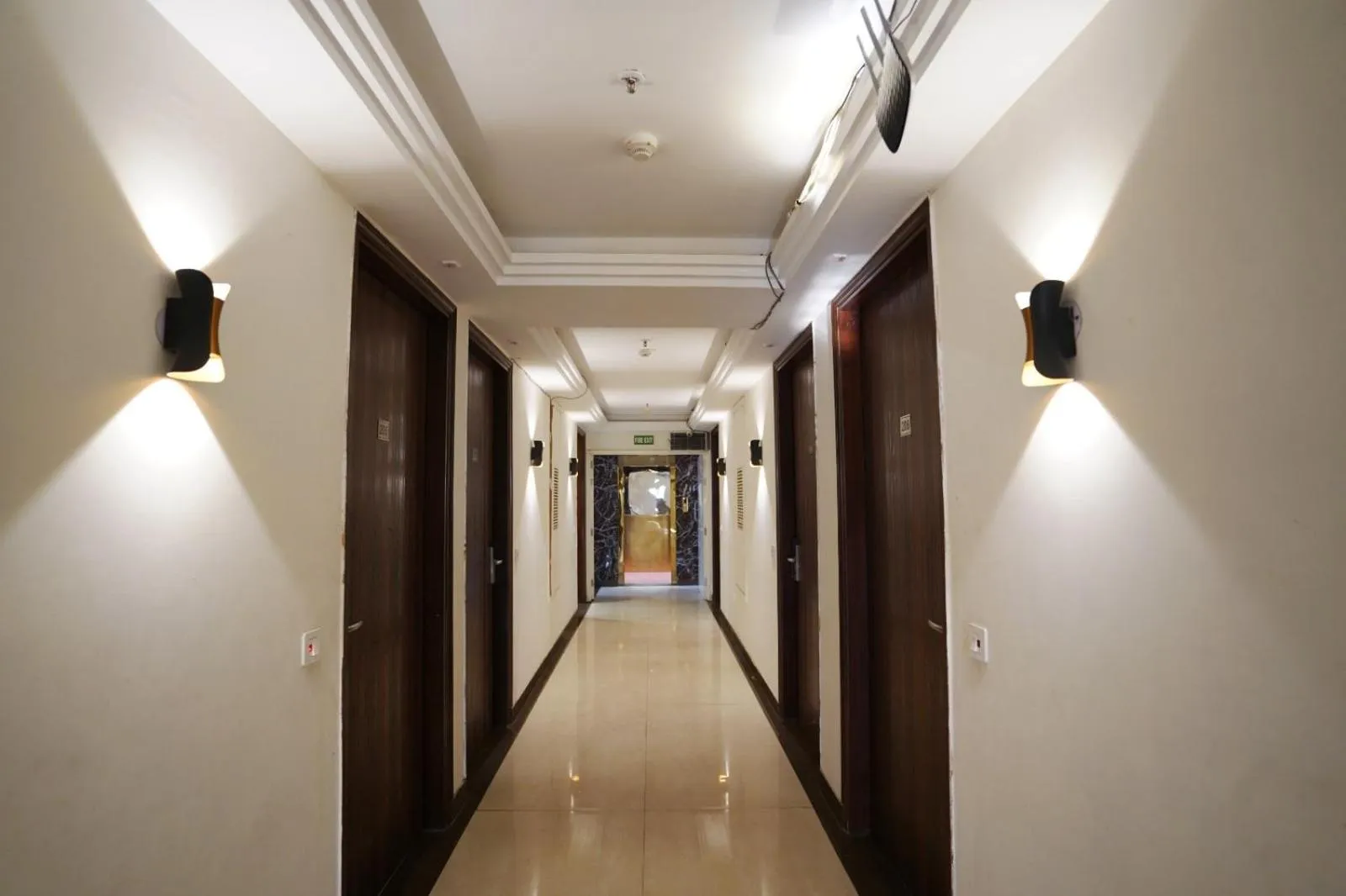 Lobby or reception in Hotel Leo Saffron - Pitampura