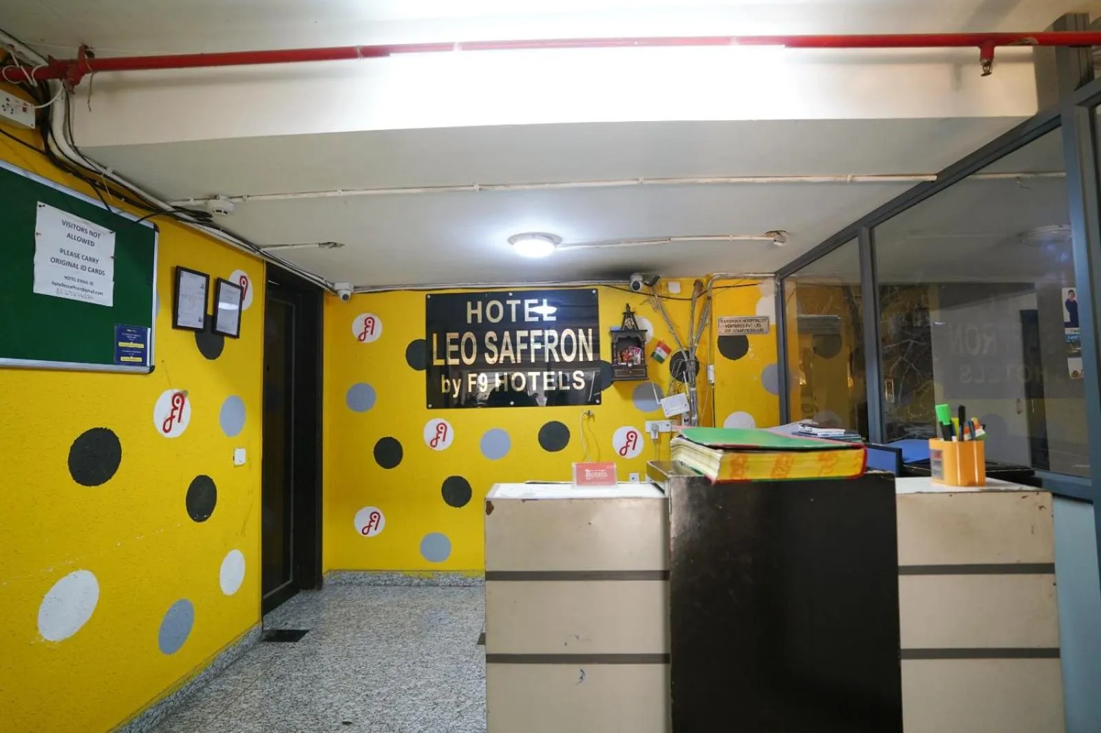 Lobby or reception in Hotel Leo Saffron - Pitampura