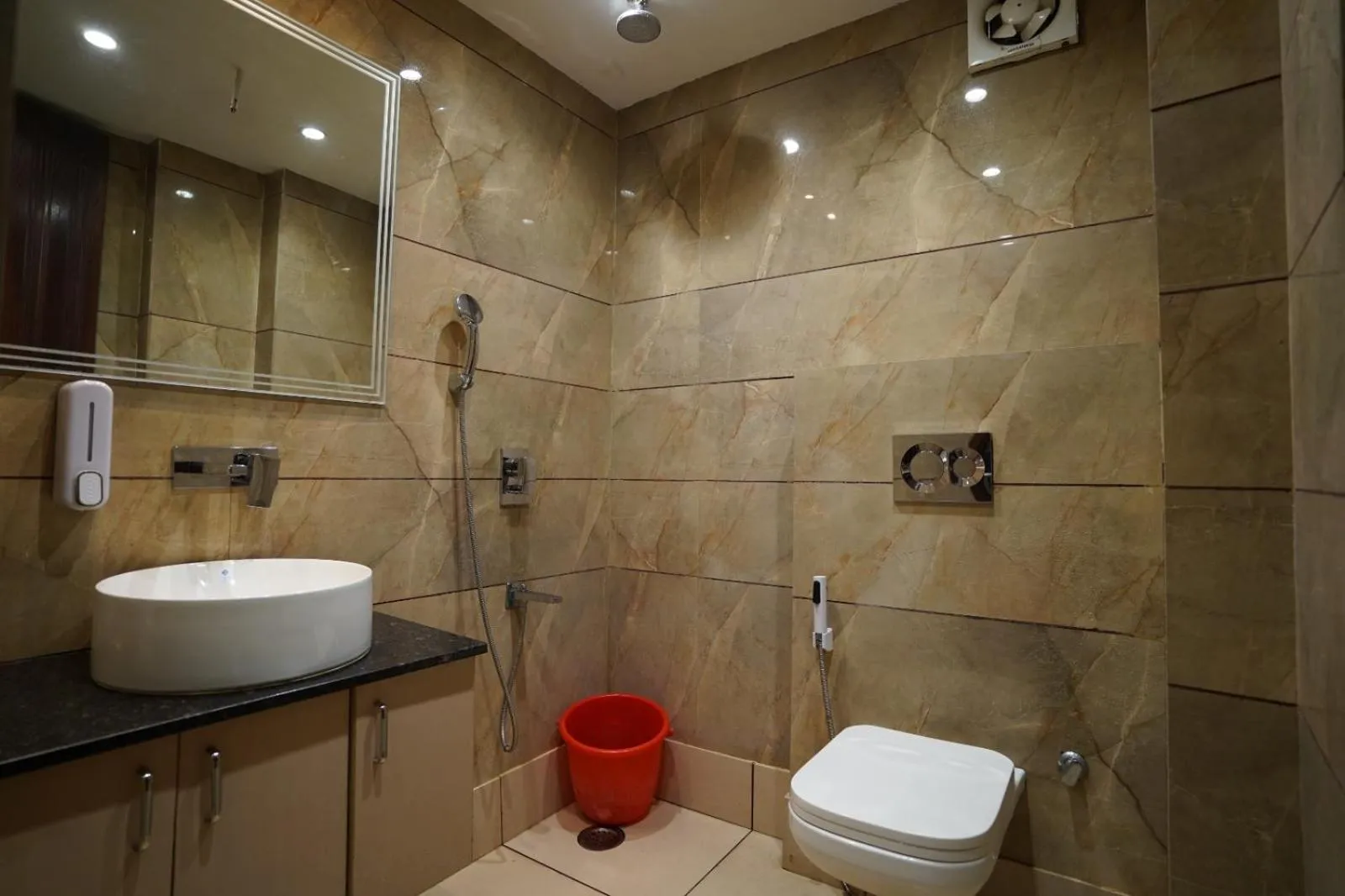 Shower in Hotel Leo Saffron - Pitampura