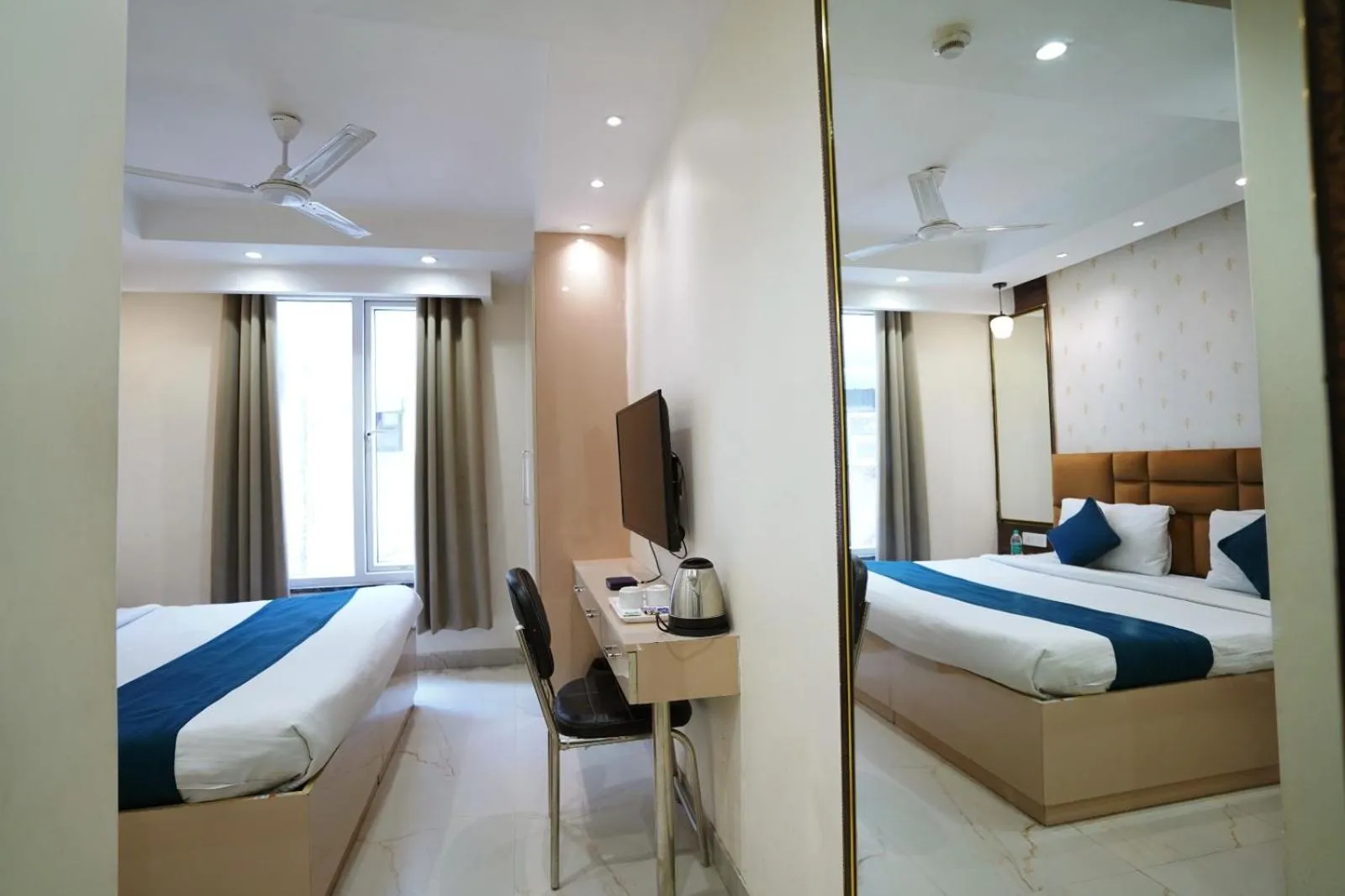 TV and multimedia, Bed in Hotel Leo Saffron - Pitampura
