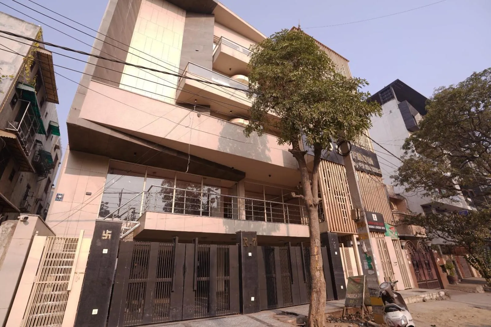 Property building in Hotel Leo Saffron - Pitampura