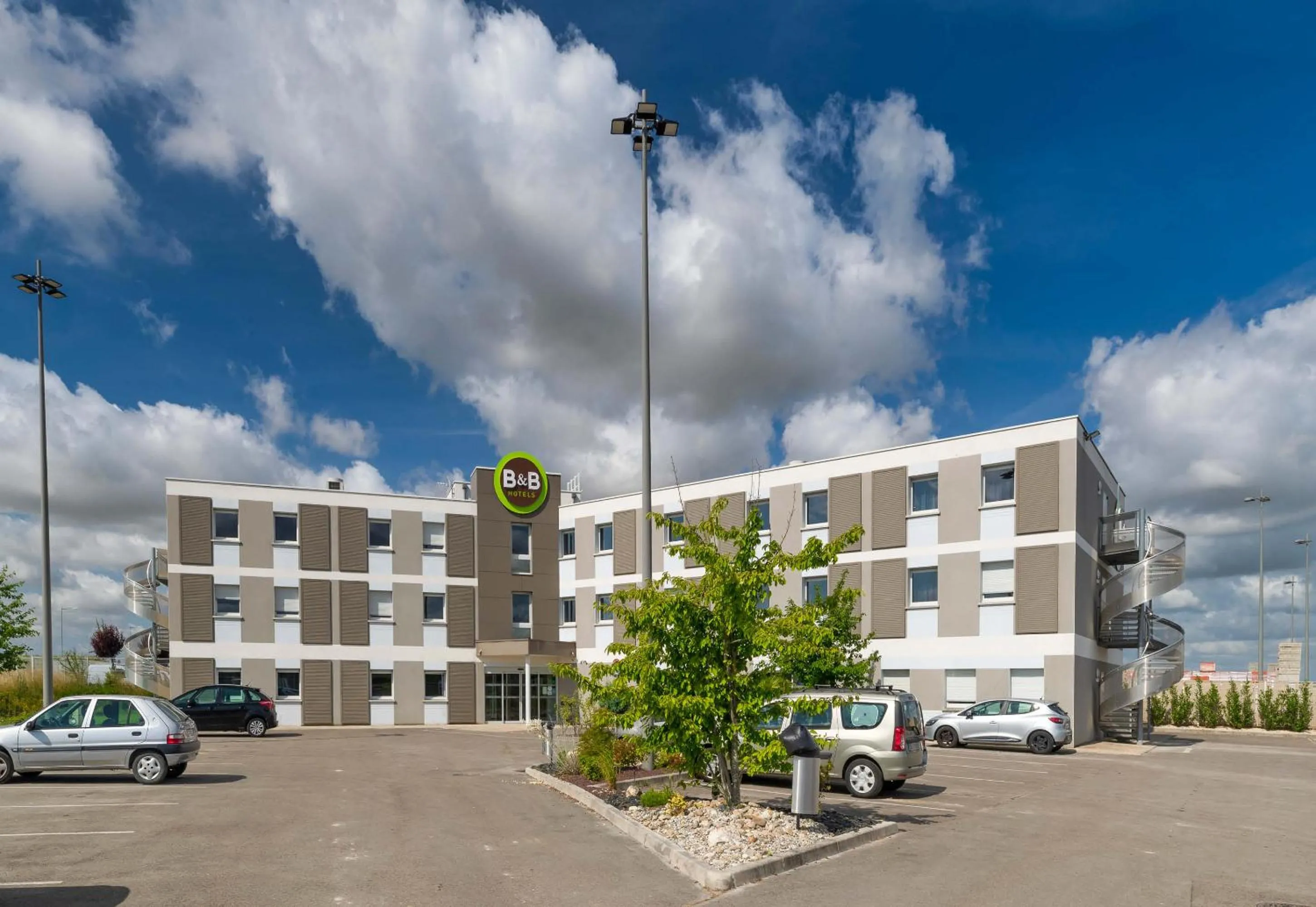 Property building in B&B HOTEL Romilly-sur-Seine