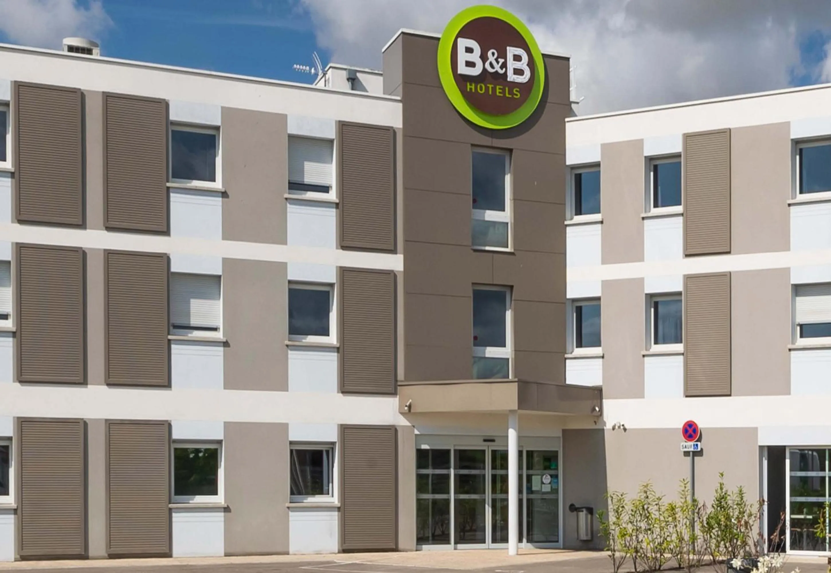 Property building in B&B HOTEL Romilly-sur-Seine