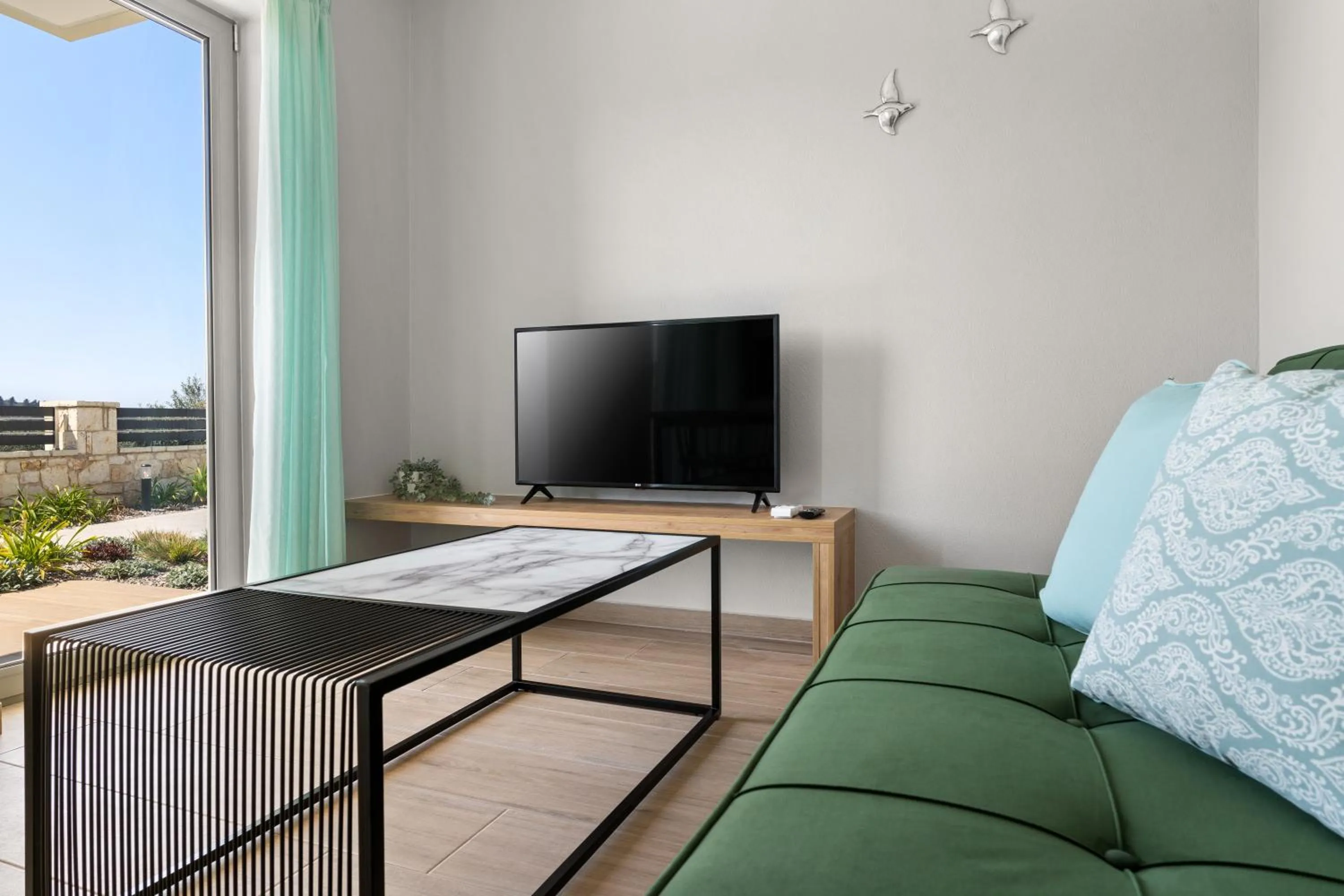 TV and multimedia in Sarah Luxury Rooms