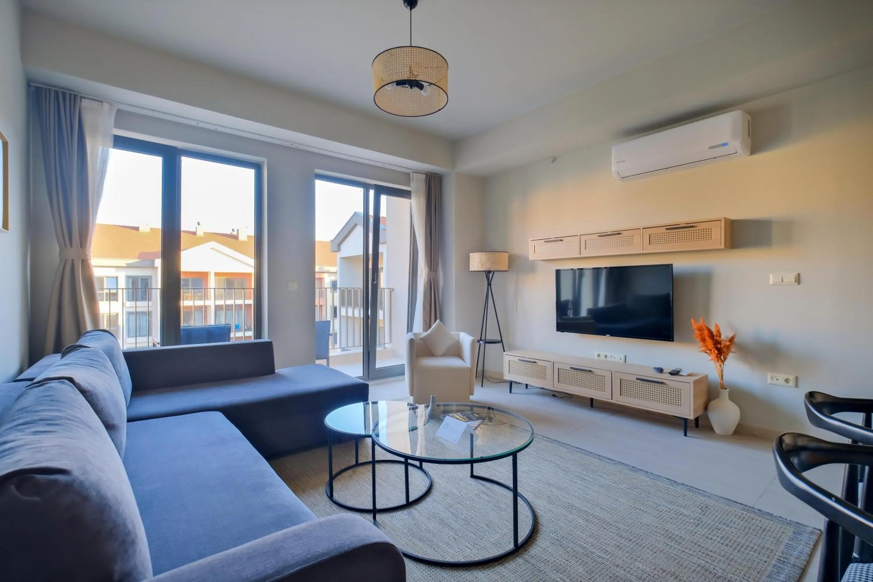 Communal lounge/ TV room in New Inn Hotel Cadde 54 Mall