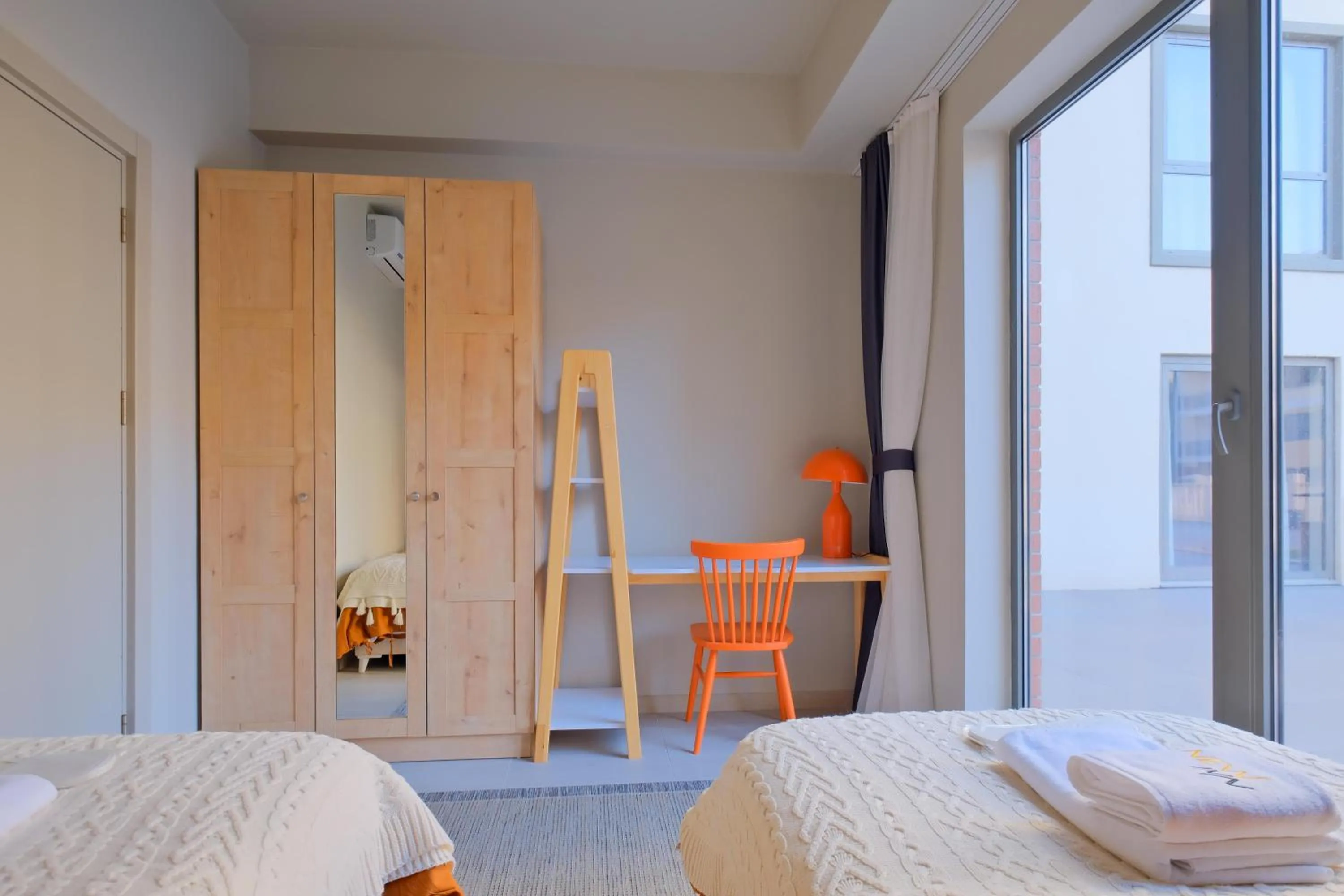 wardrobe, Bed in New Inn Hotel Cadde 54 Mall