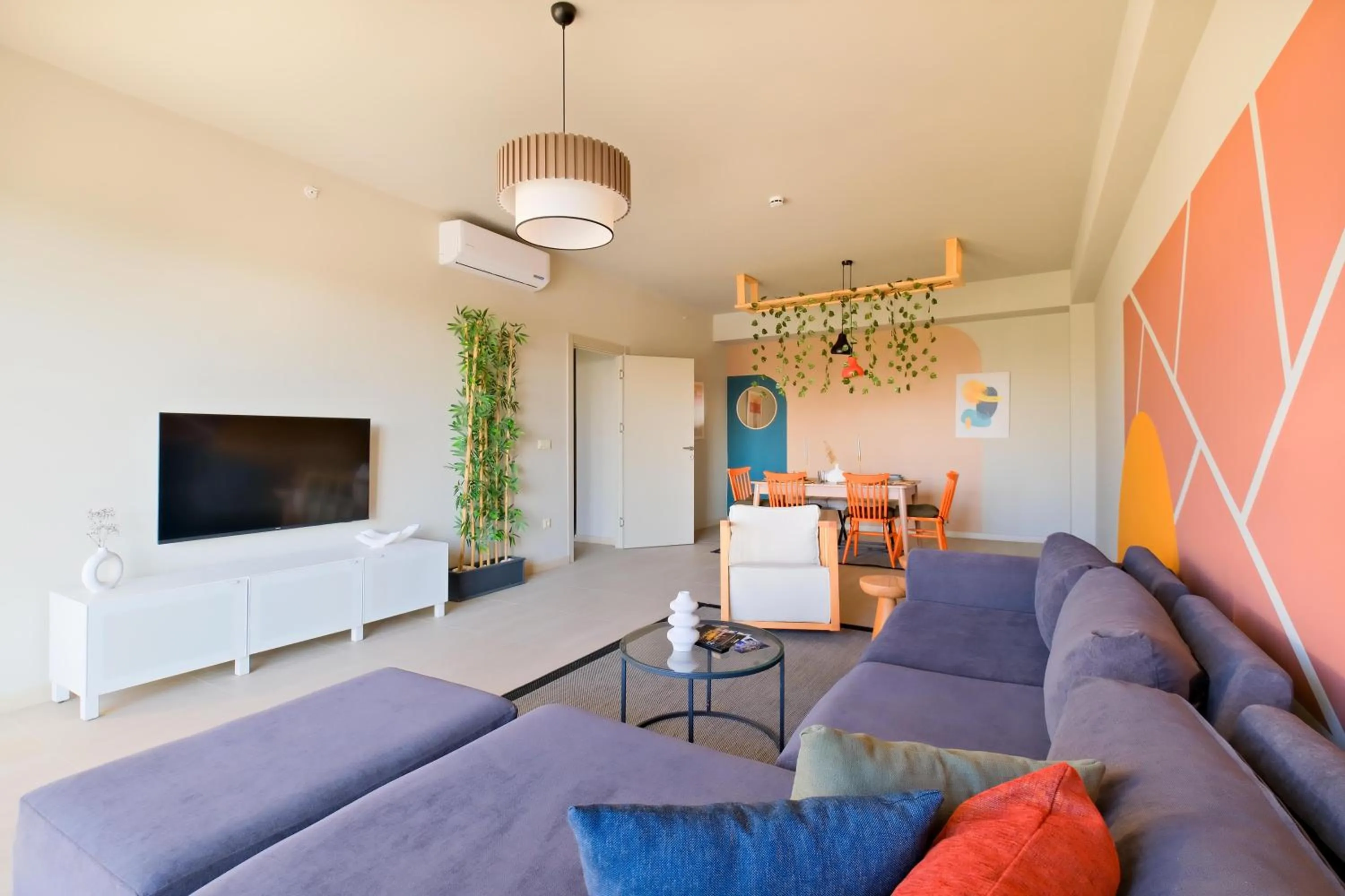 Communal lounge/ TV room in New Inn Hotel Cadde 54 Mall