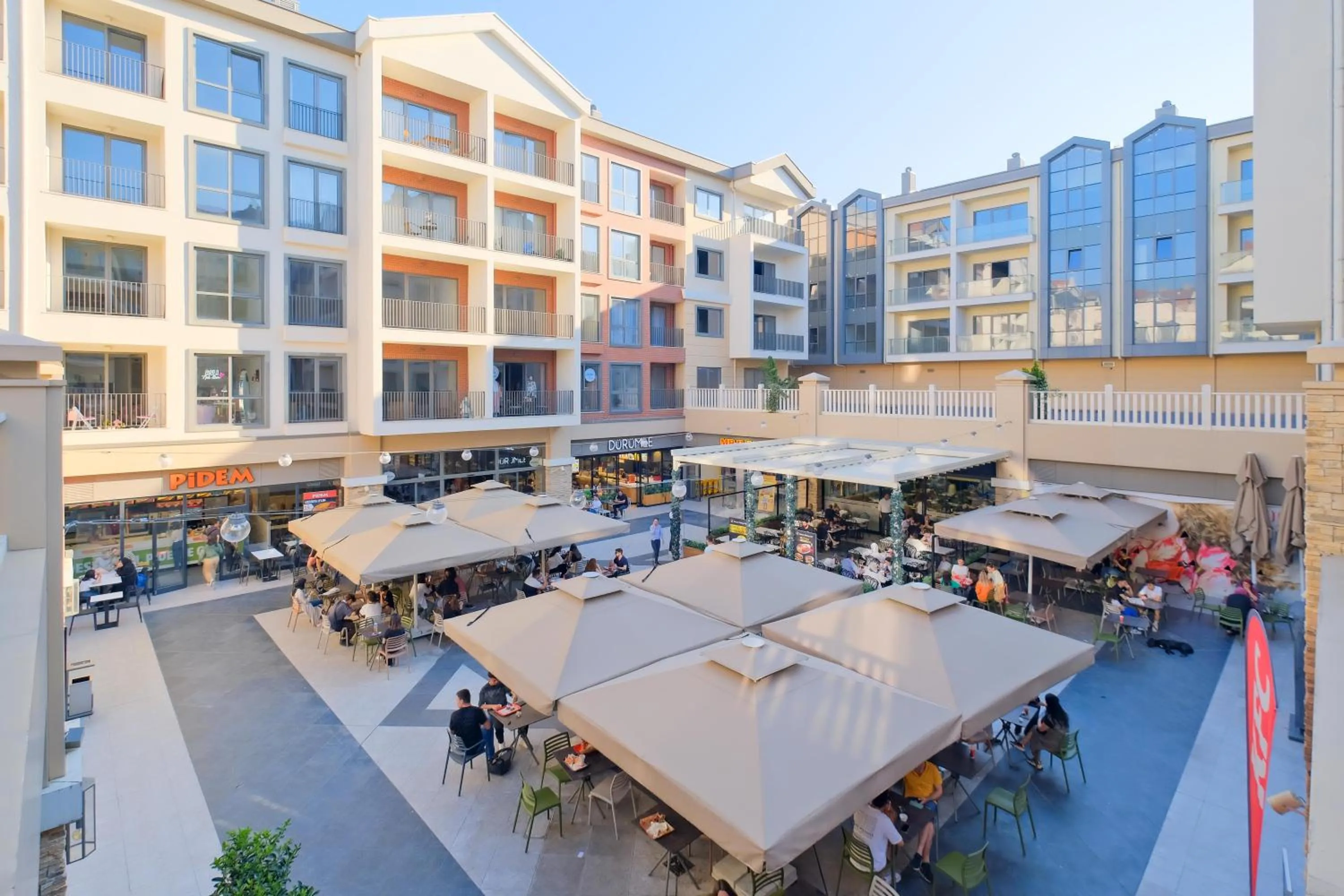 Restaurant/places to eat in New Inn Hotel Cadde 54 Mall