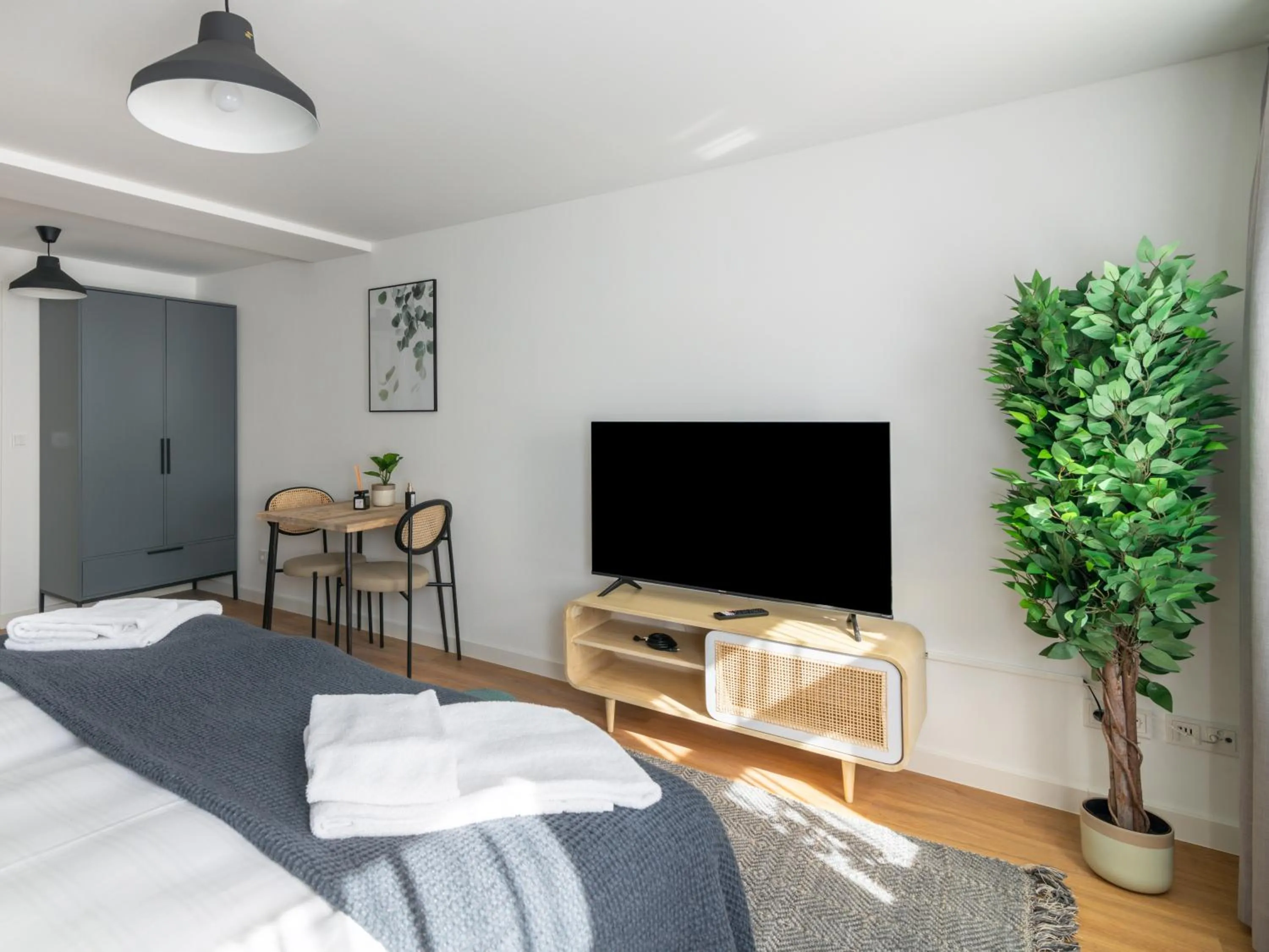 TV and multimedia, Bed in Limehome Bayreuth Spitalgasse