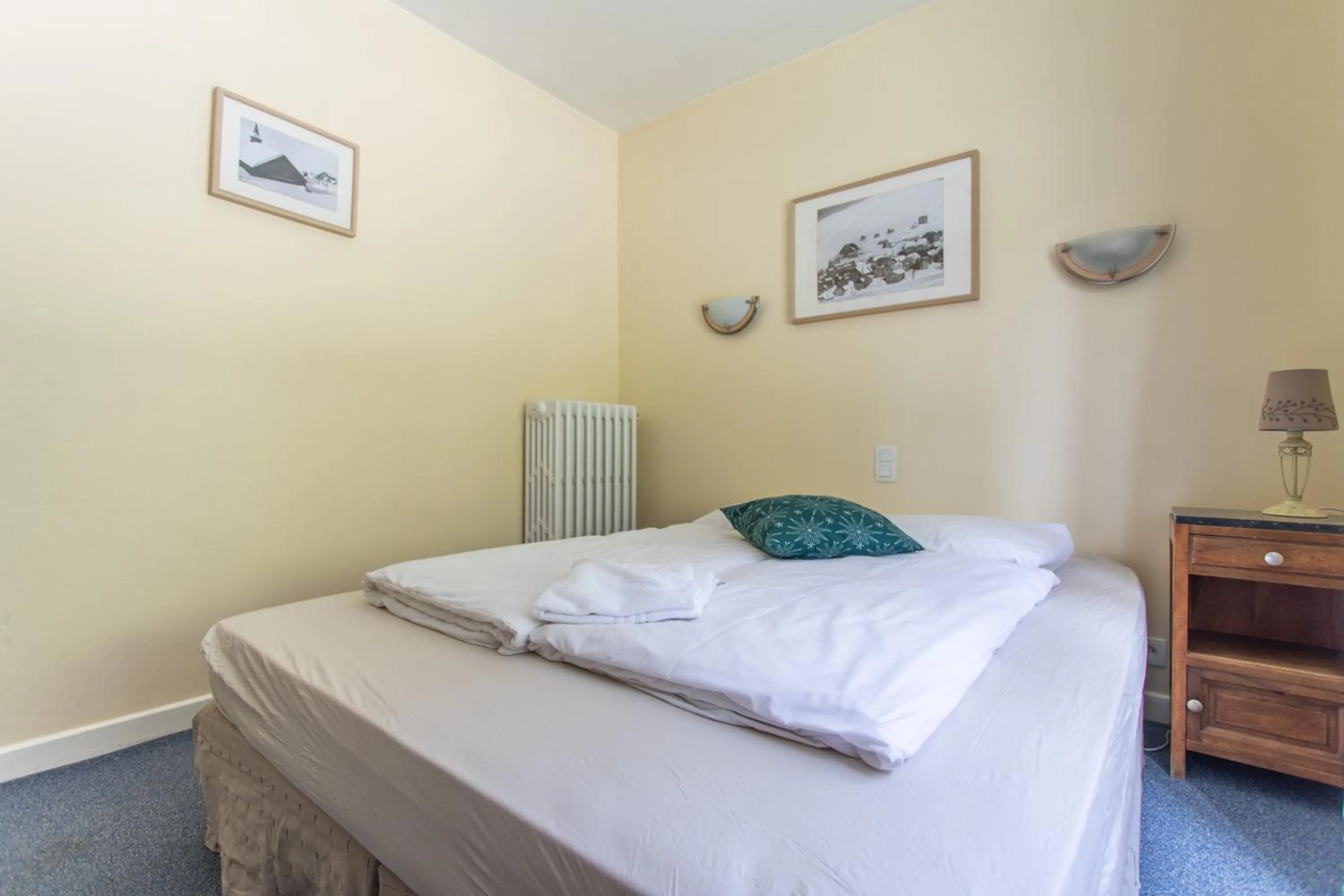 Bed in Hotel le Chamois