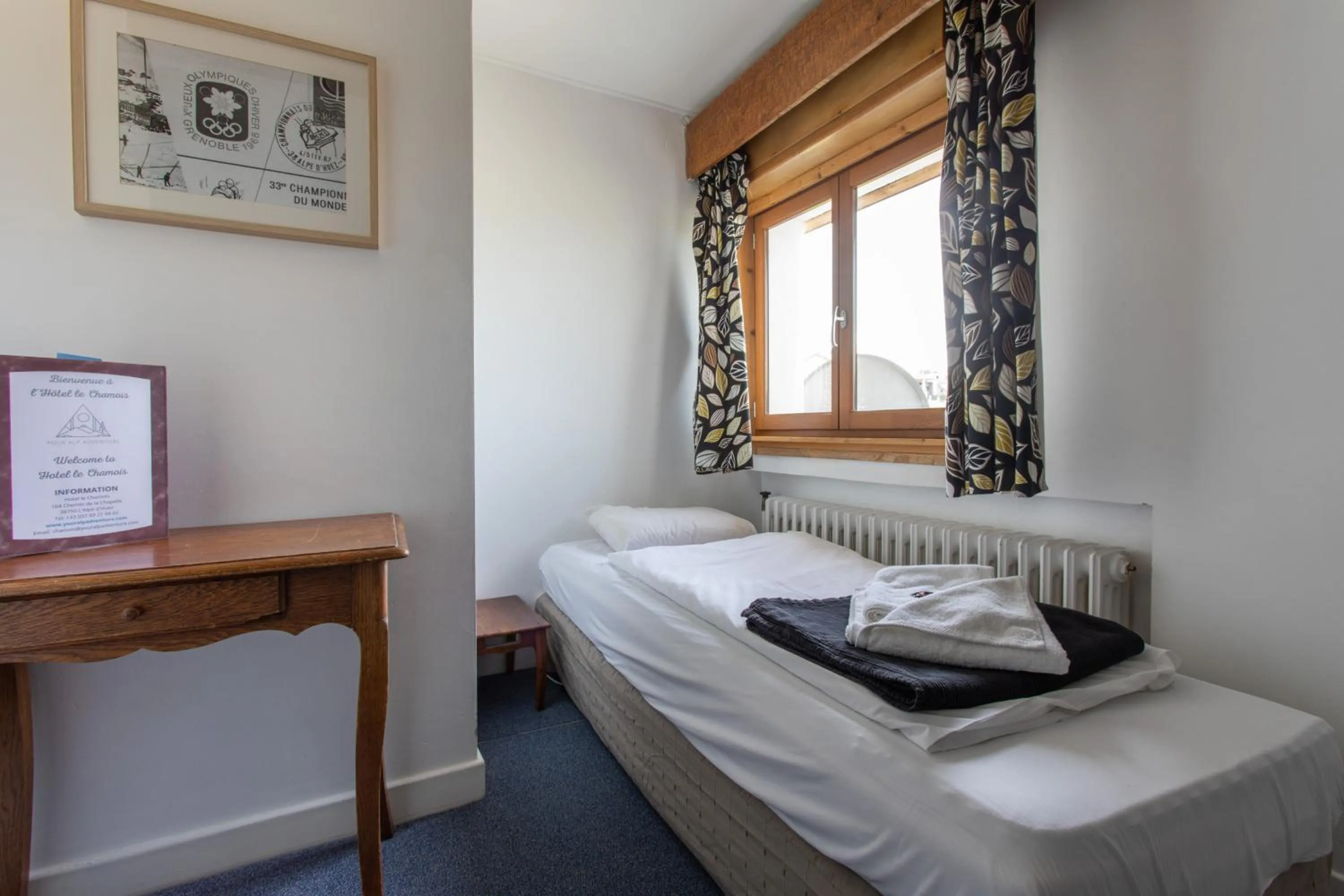 Bed in Hotel le Chamois