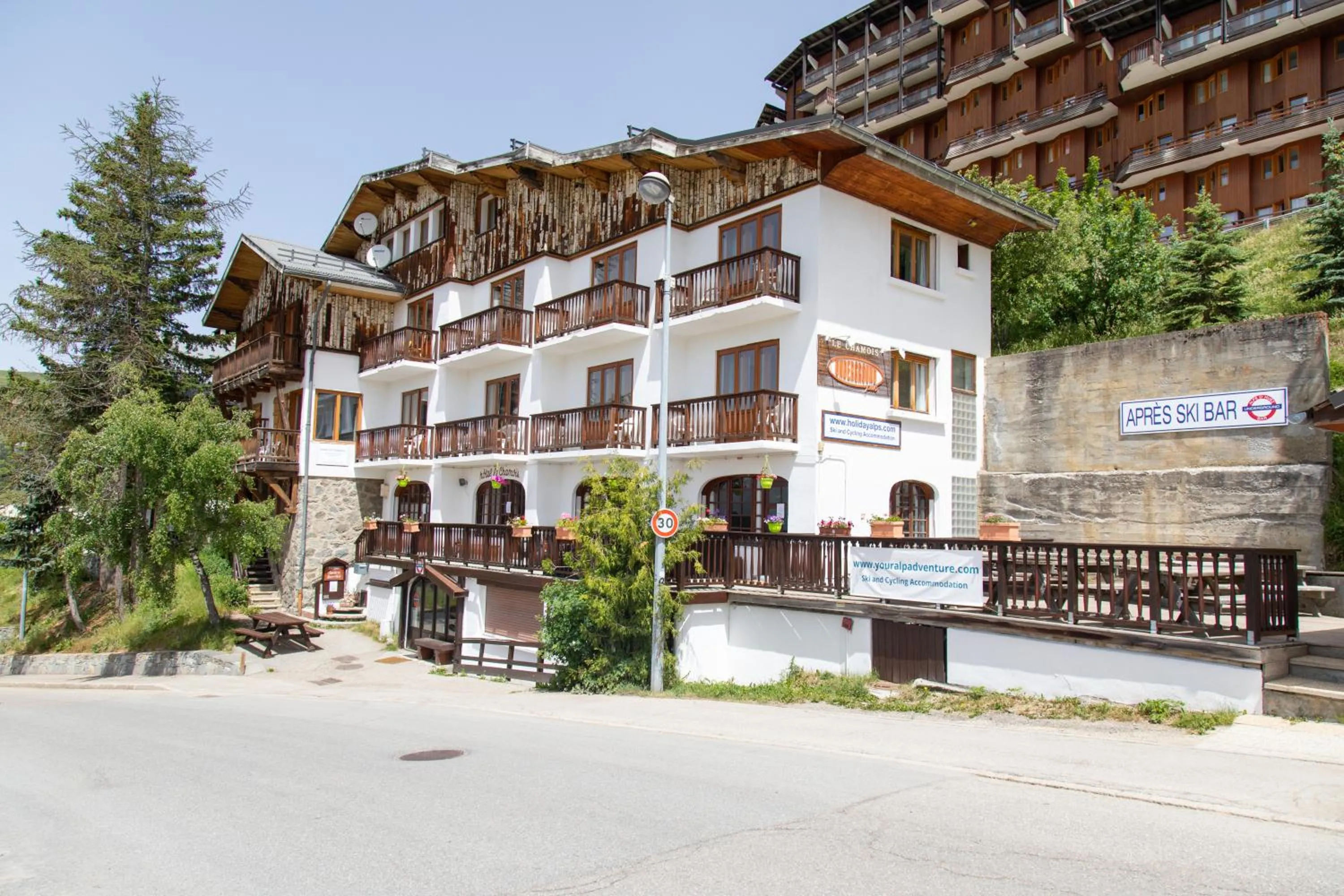 Property building in Hotel le Chamois