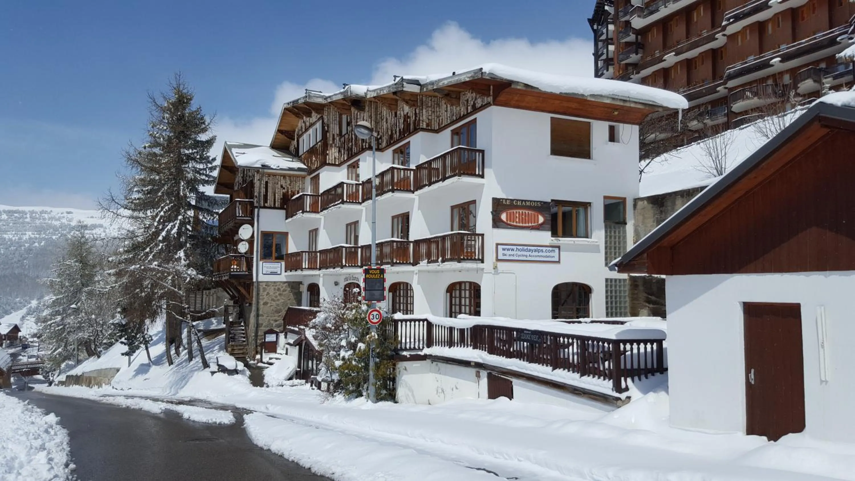 Property building in Hotel le Chamois