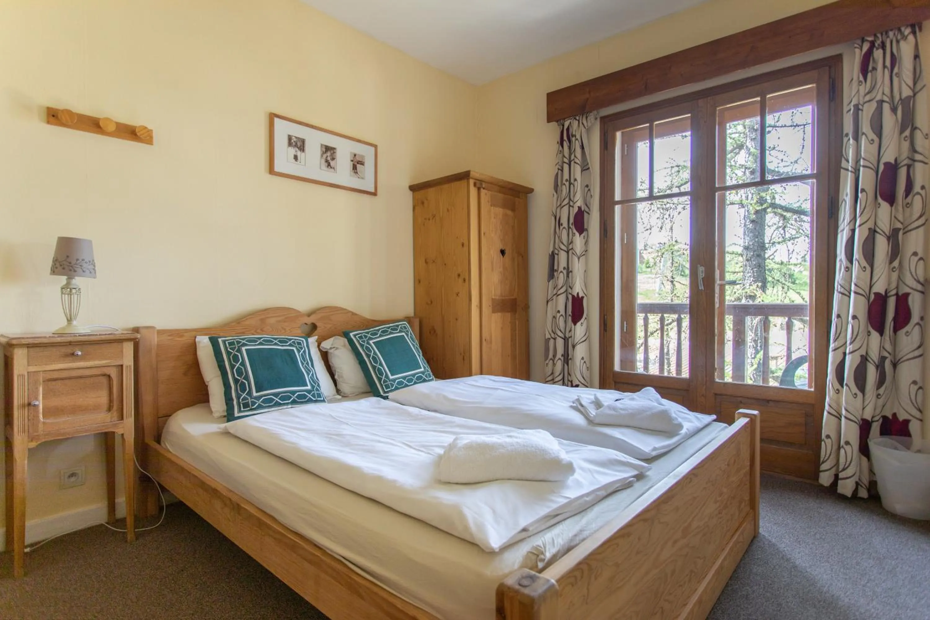 Bed in Hotel le Chamois