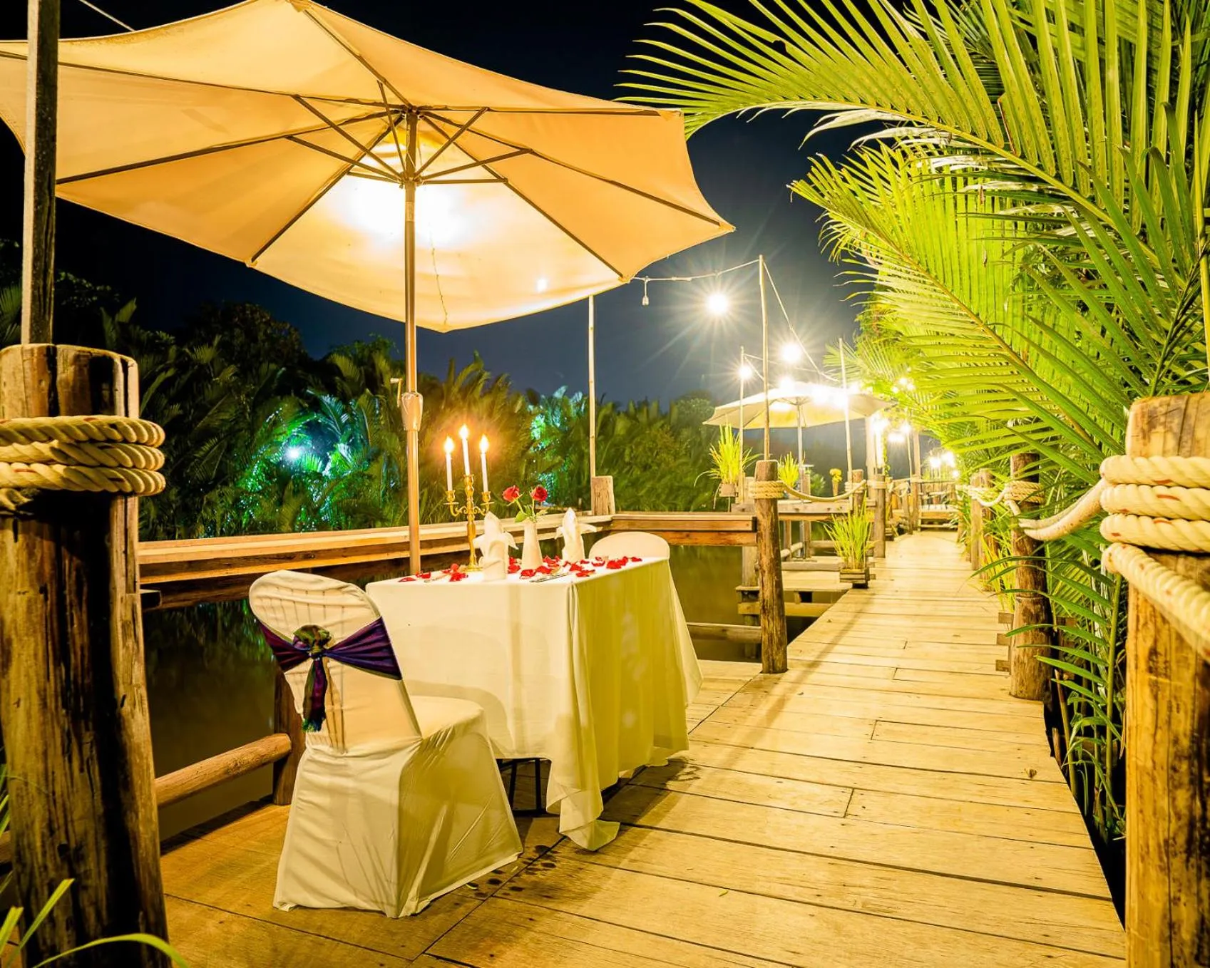 Restaurant/places to eat in RiverTree Villa & Resort