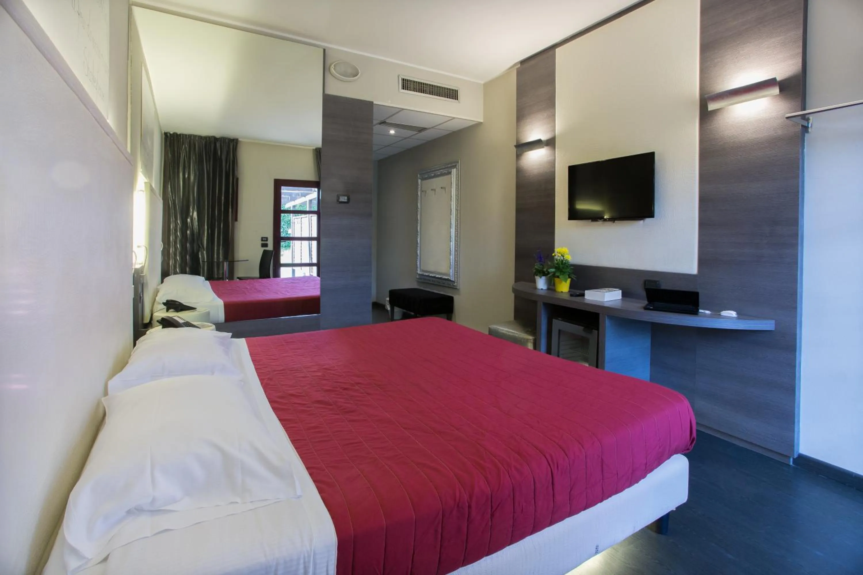 Photo of the whole room, Bed in Break Hotel