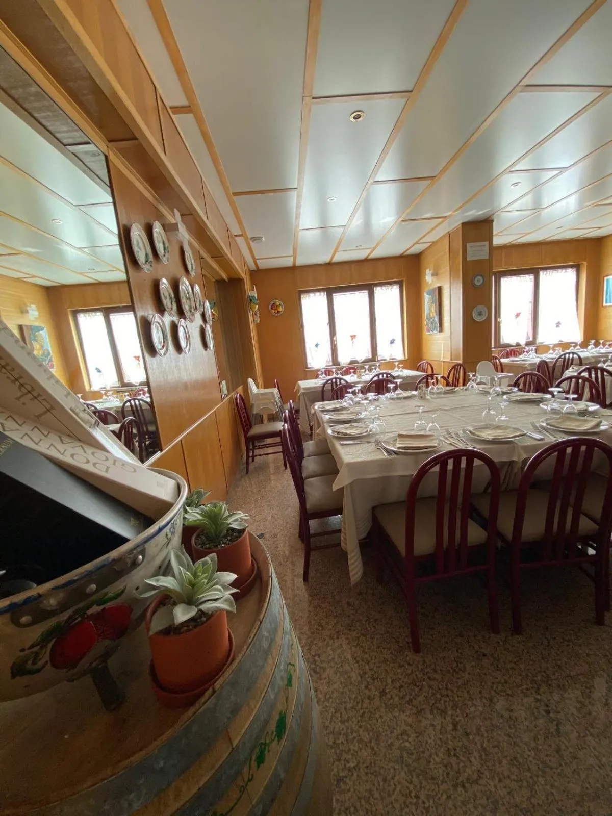 Restaurant/places to eat in Hotel Sila