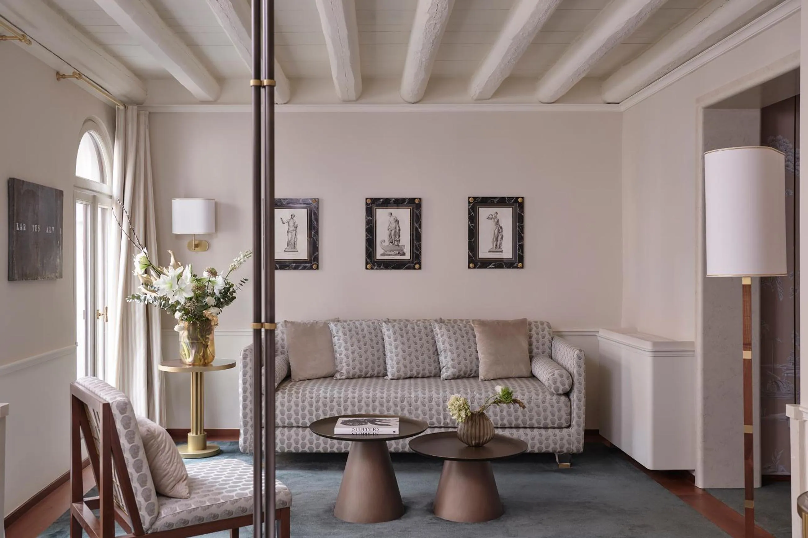 Seating area in Violino d'Oro Venezia