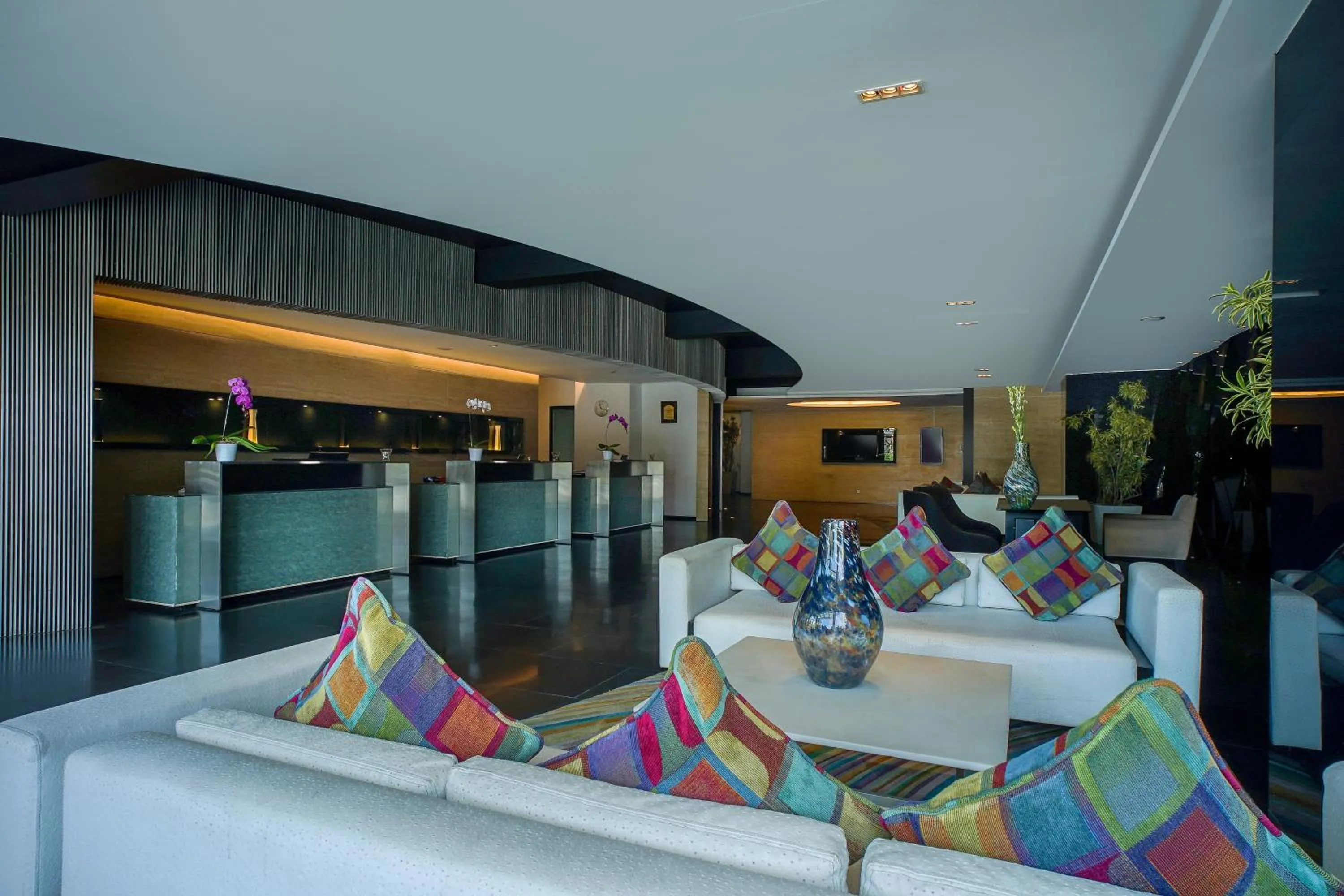 Lobby or reception in ARTOTEL TS Suites Surabaya