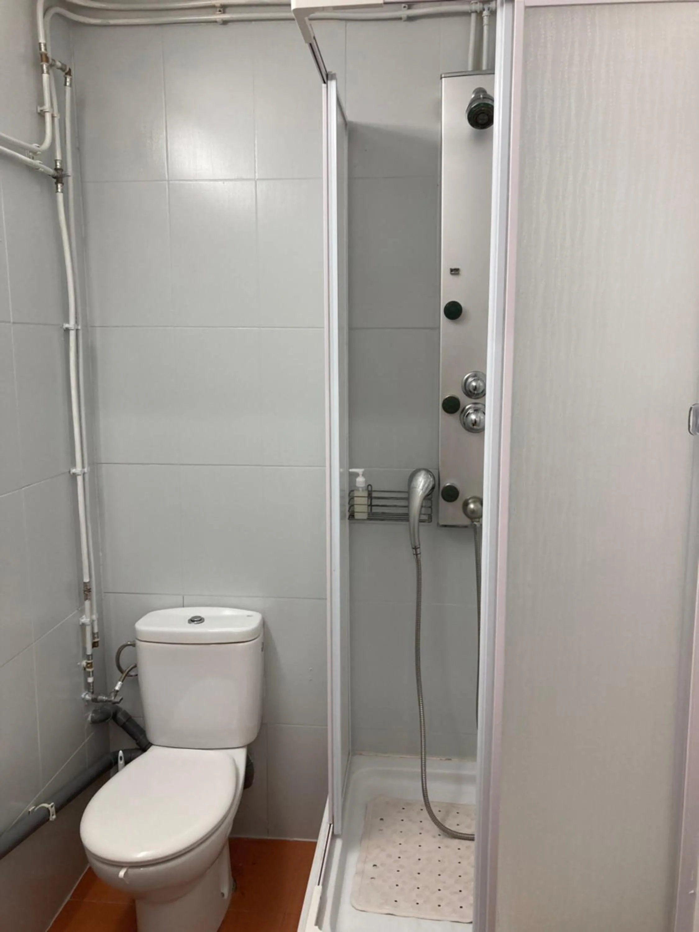 Shower in Albergue Naturmaz