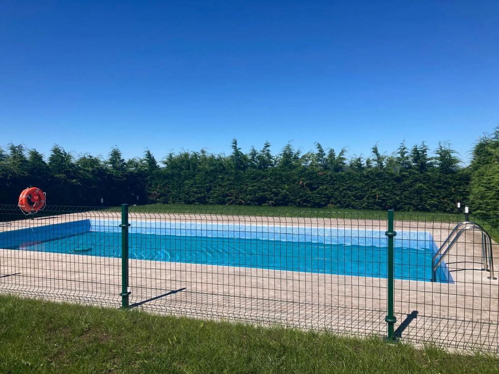 Swimming pool in Albergue Naturmaz