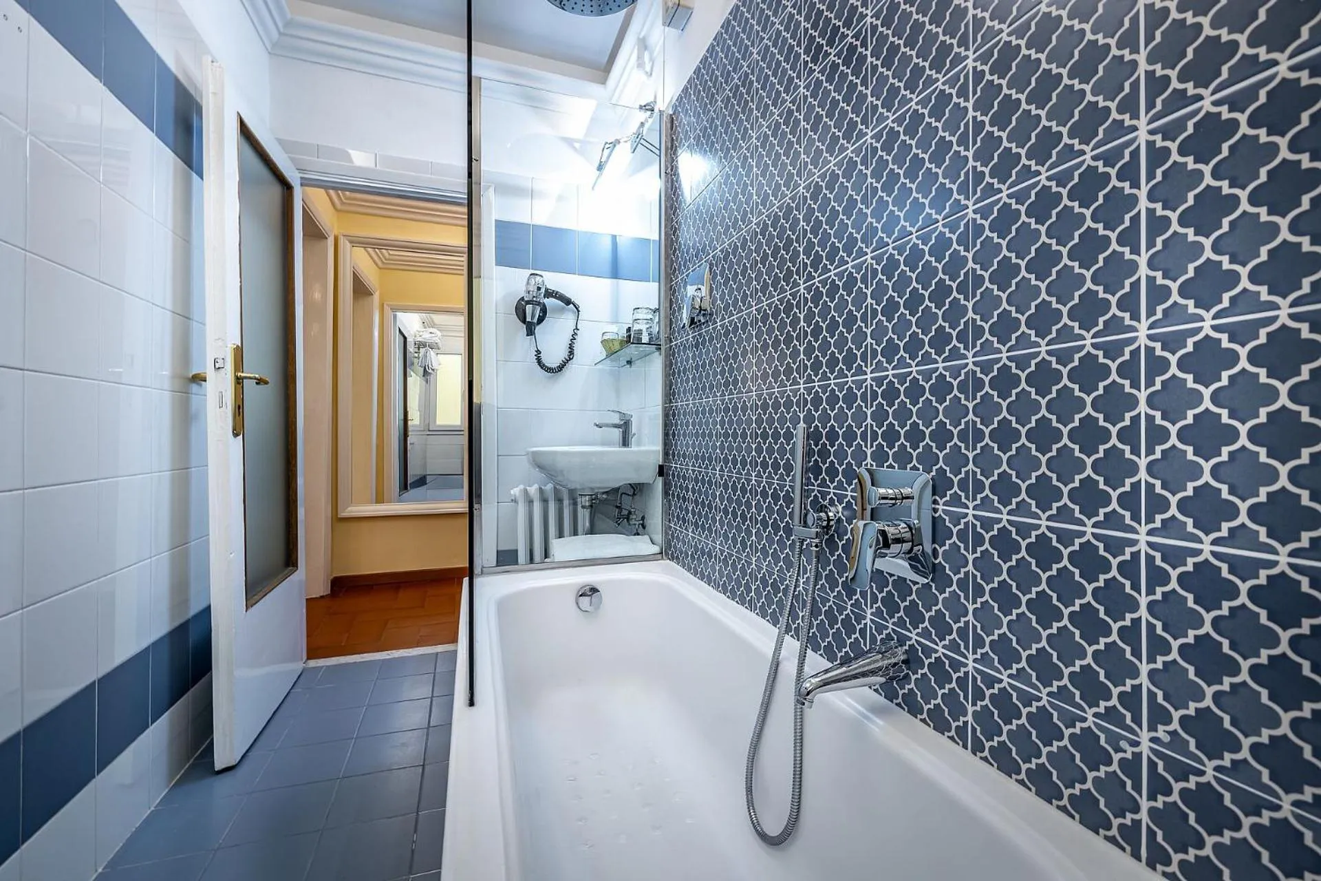 Shower in Hotel Alessandra