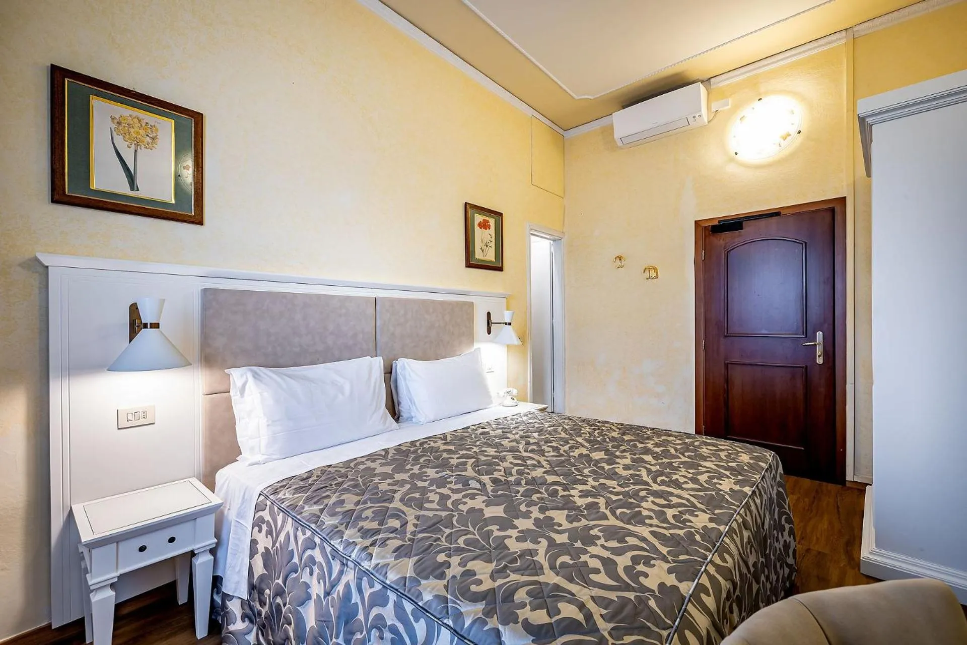 Photo of the whole room, Bed in Hotel Alessandra