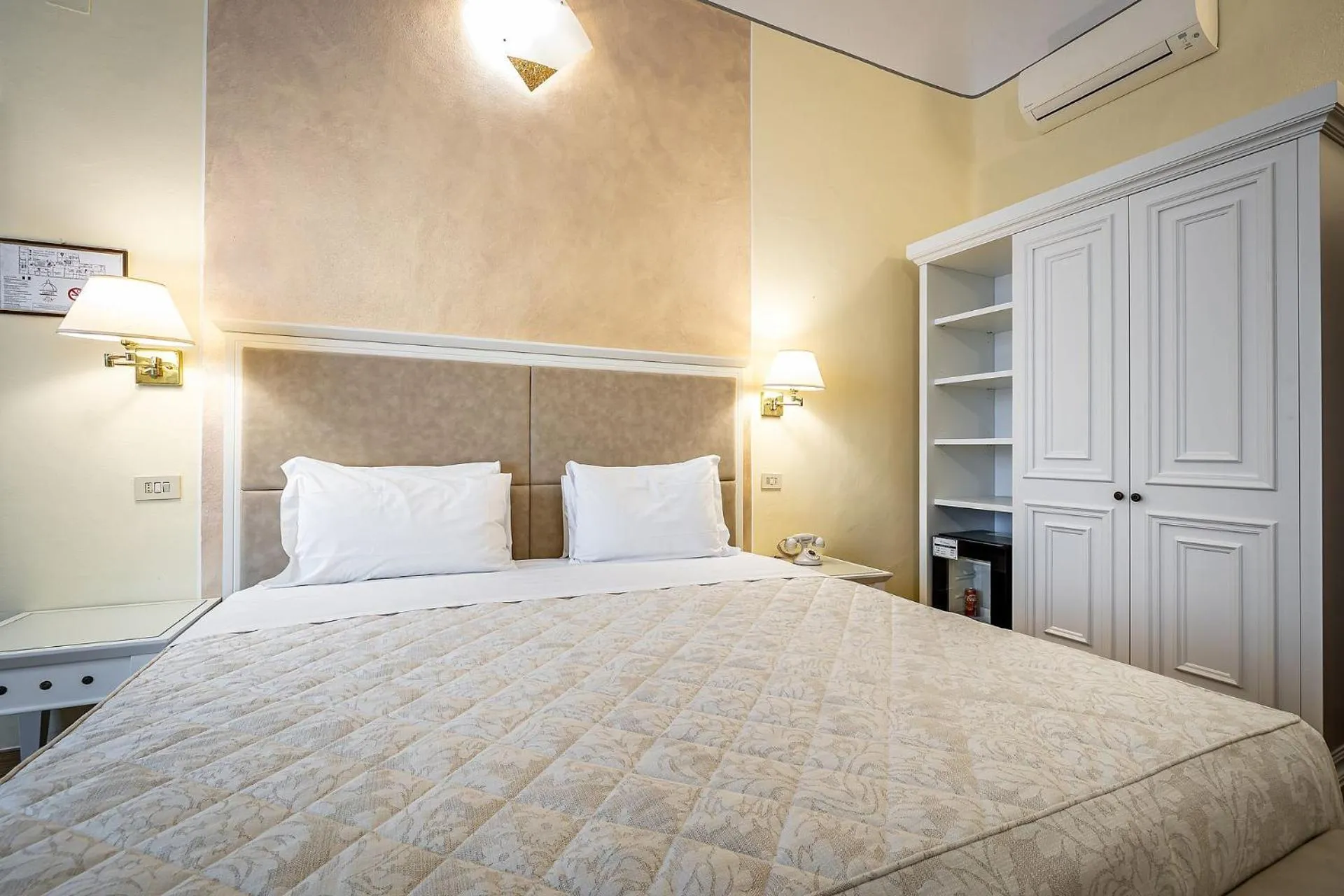 Photo of the whole room, Bed in Hotel Alessandra