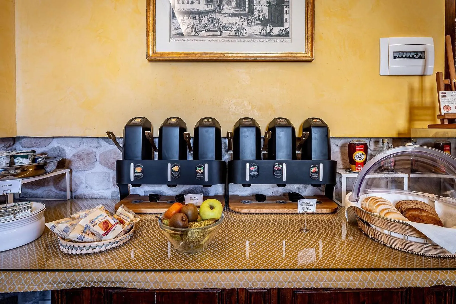 Restaurant/places to eat in Hotel Alessandra