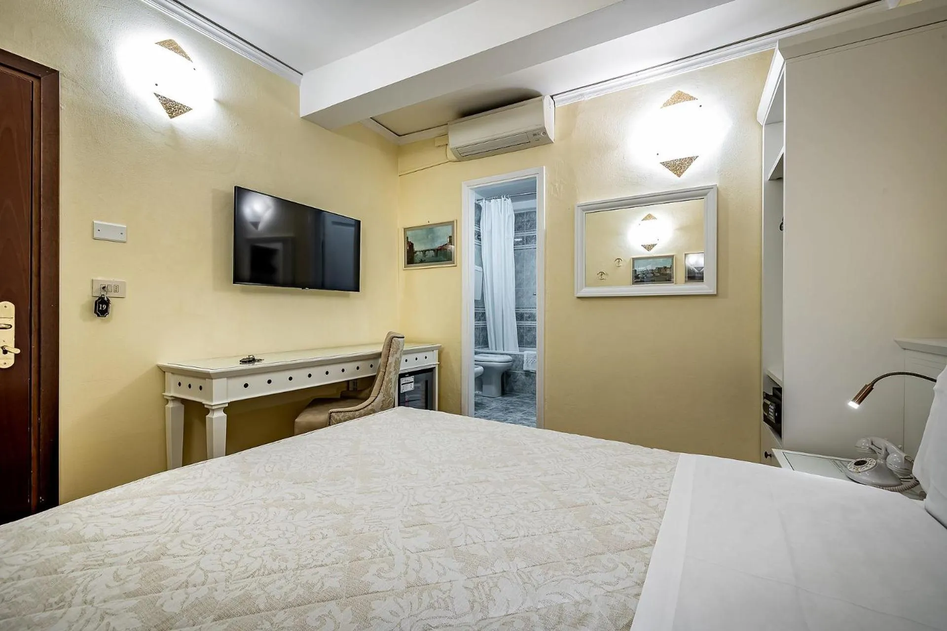 Bed in Hotel Alessandra