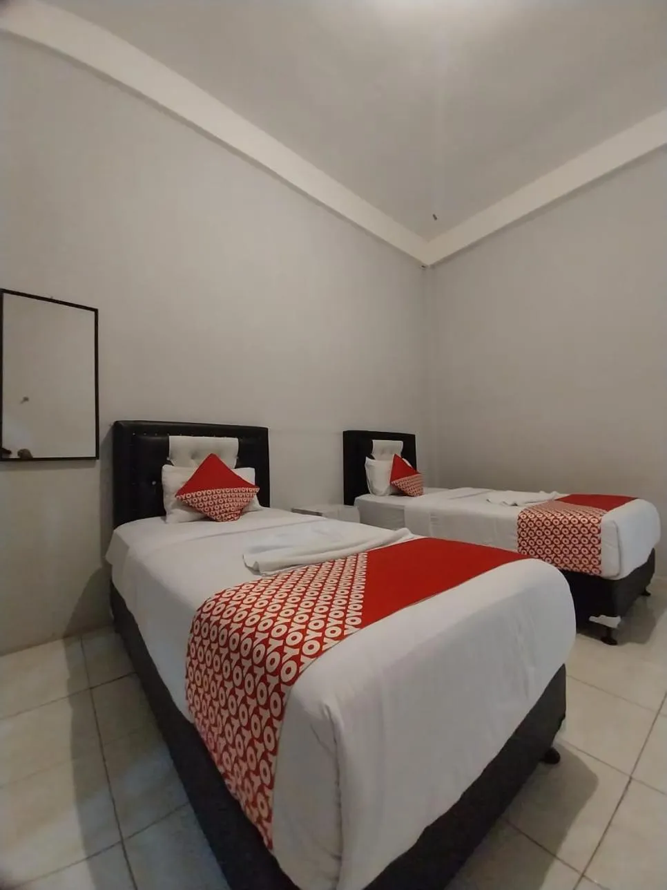 Bed in Dnaiko Syariah Hotel