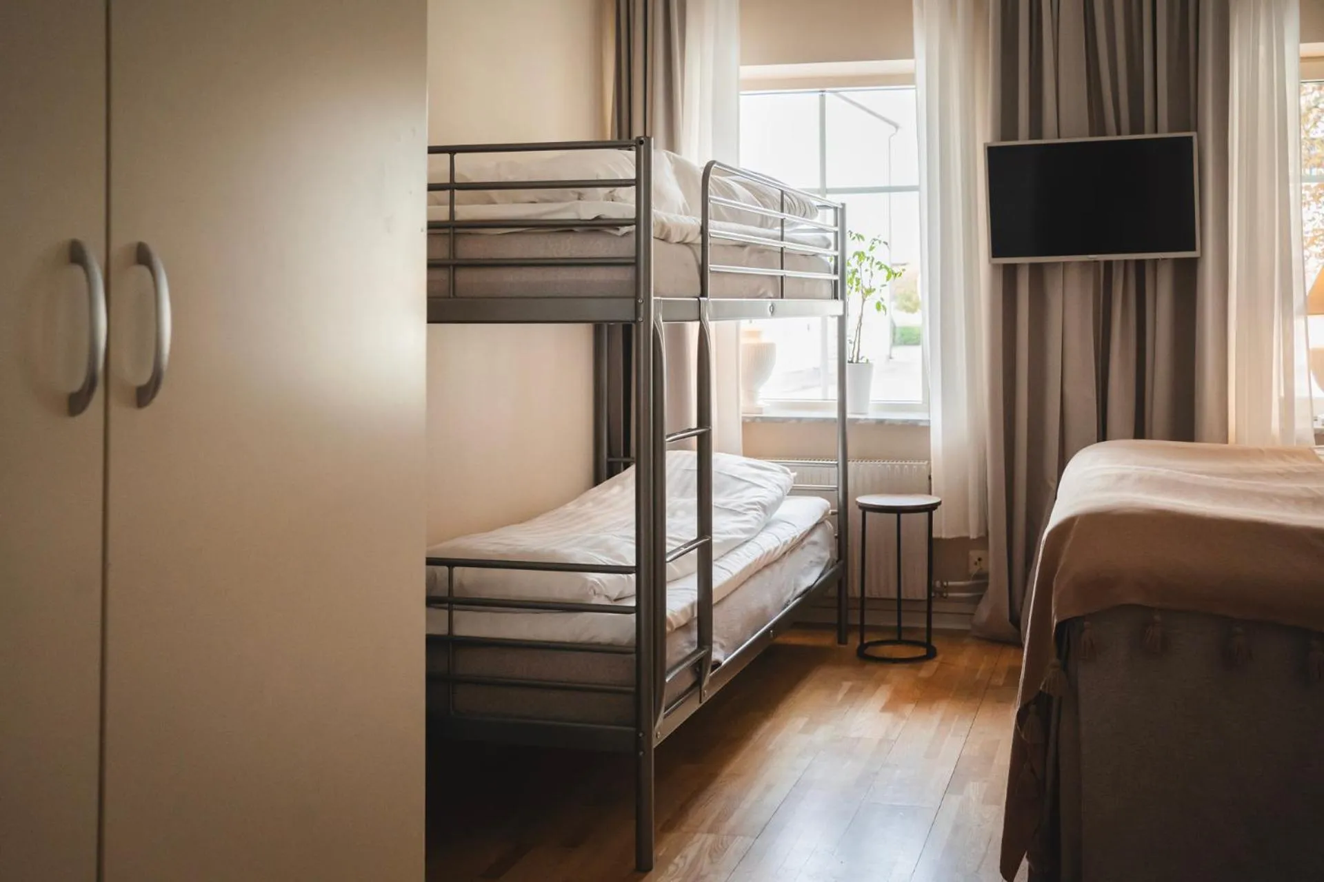 bunk bed, Bed in Två Systrar B&B