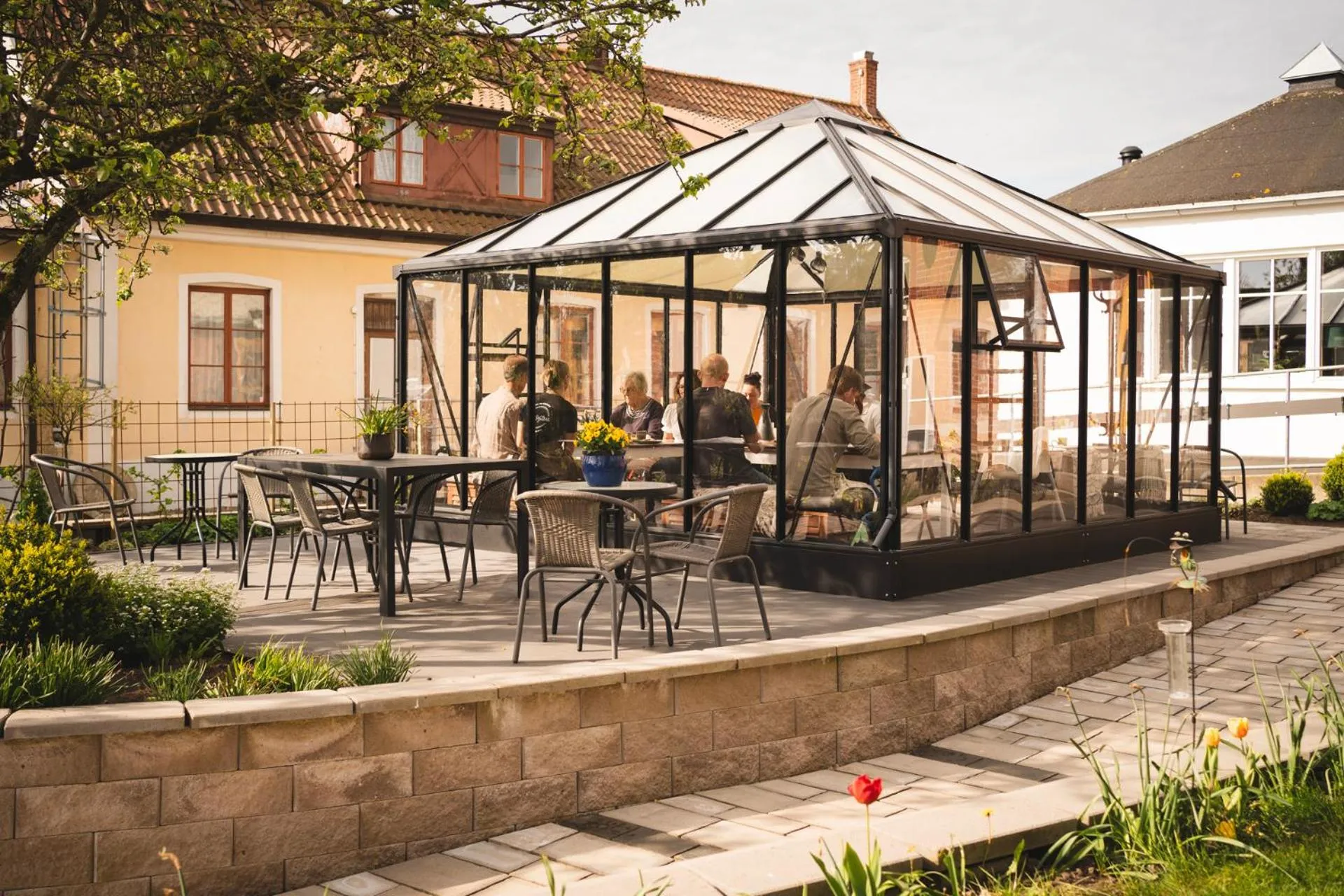 Garden in Två Systrar B&B