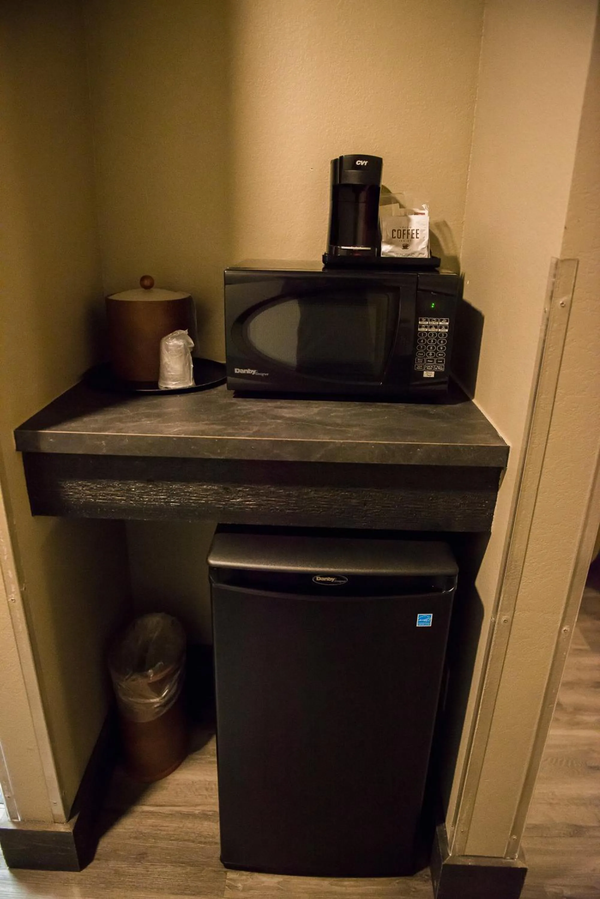 Coffee/tea facilities in Distill-Inn