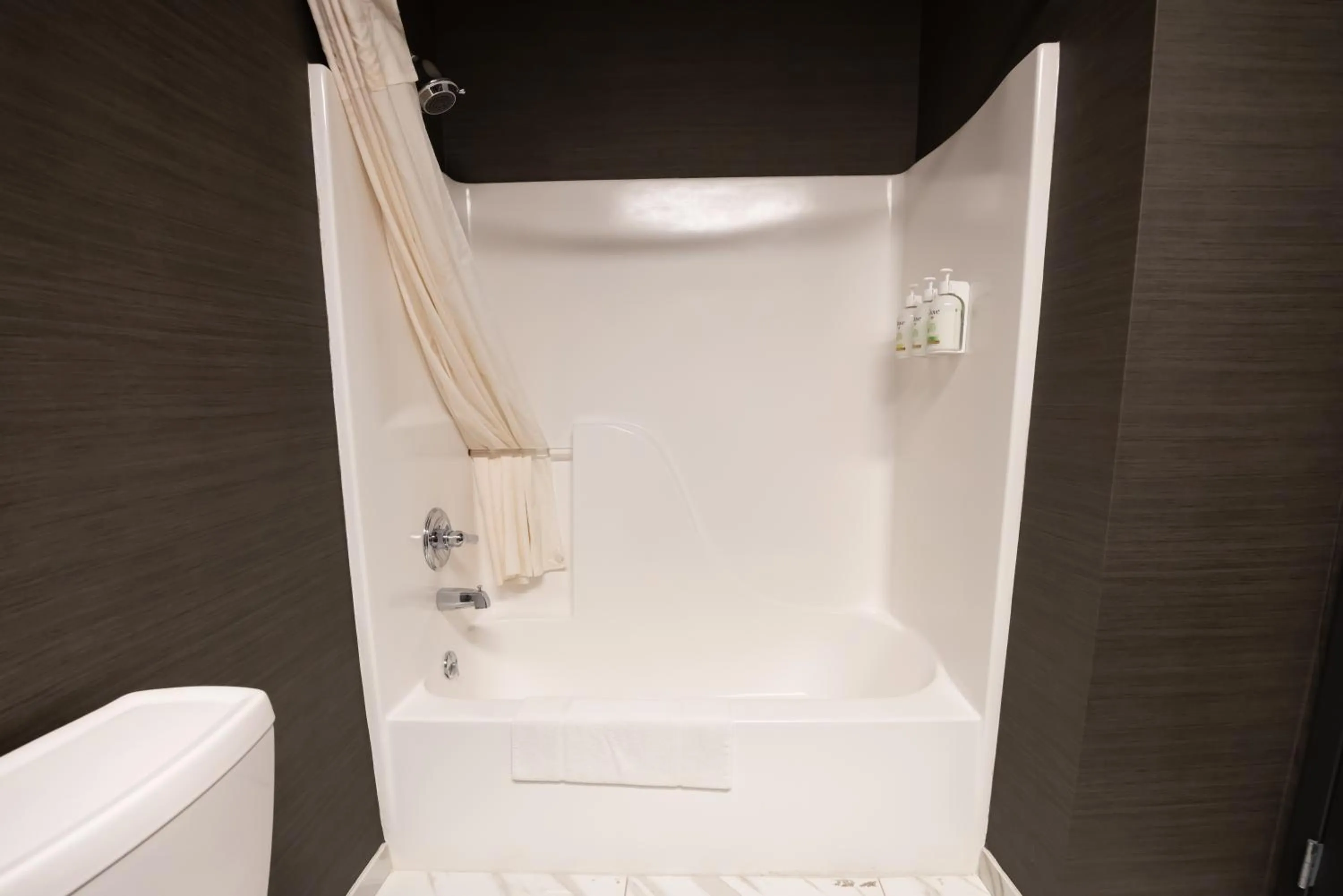 Shower in Distill-Inn