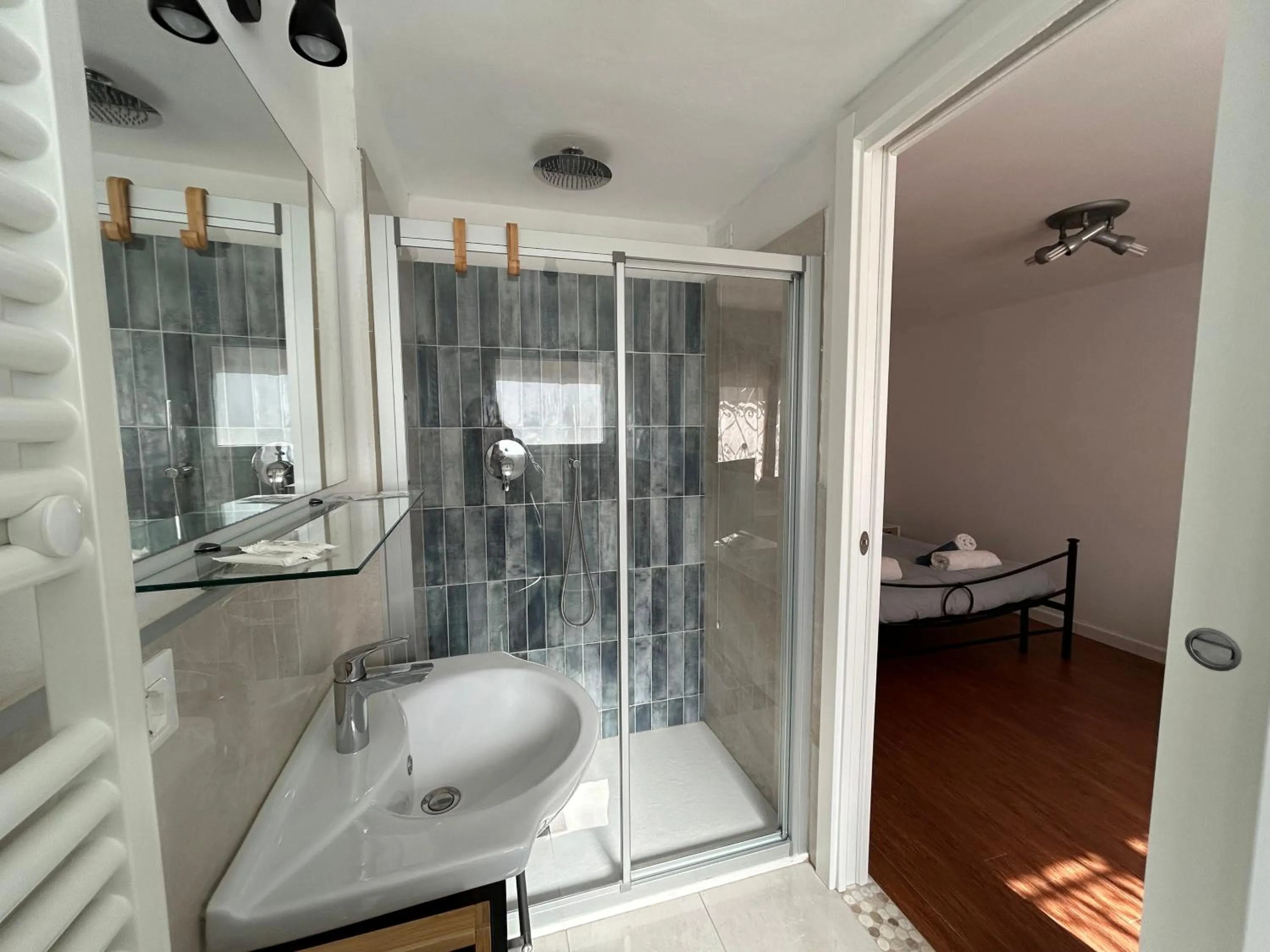 Shower in B&B La Bohème Porto Garibaldi