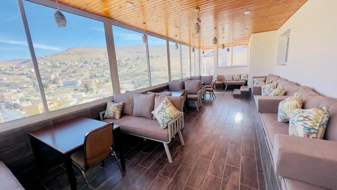 Restaurant/places to eat in Beit Alshabaan Inn