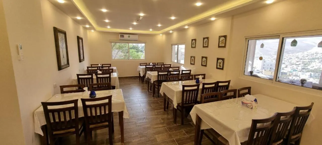 Restaurant/places to eat in Beit Alshabaan Inn