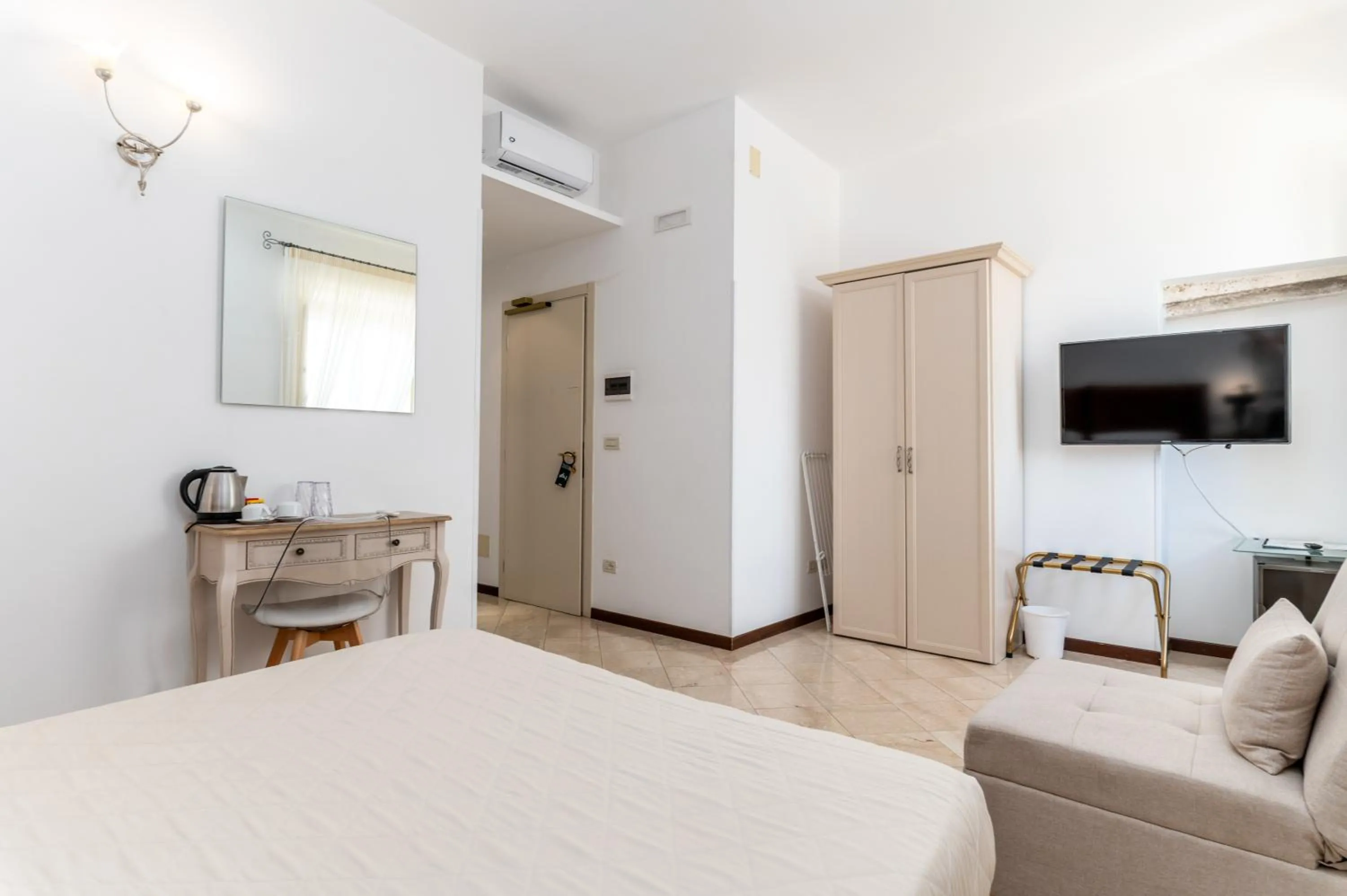 Photo of the whole room, Bed in Hotel La Terra