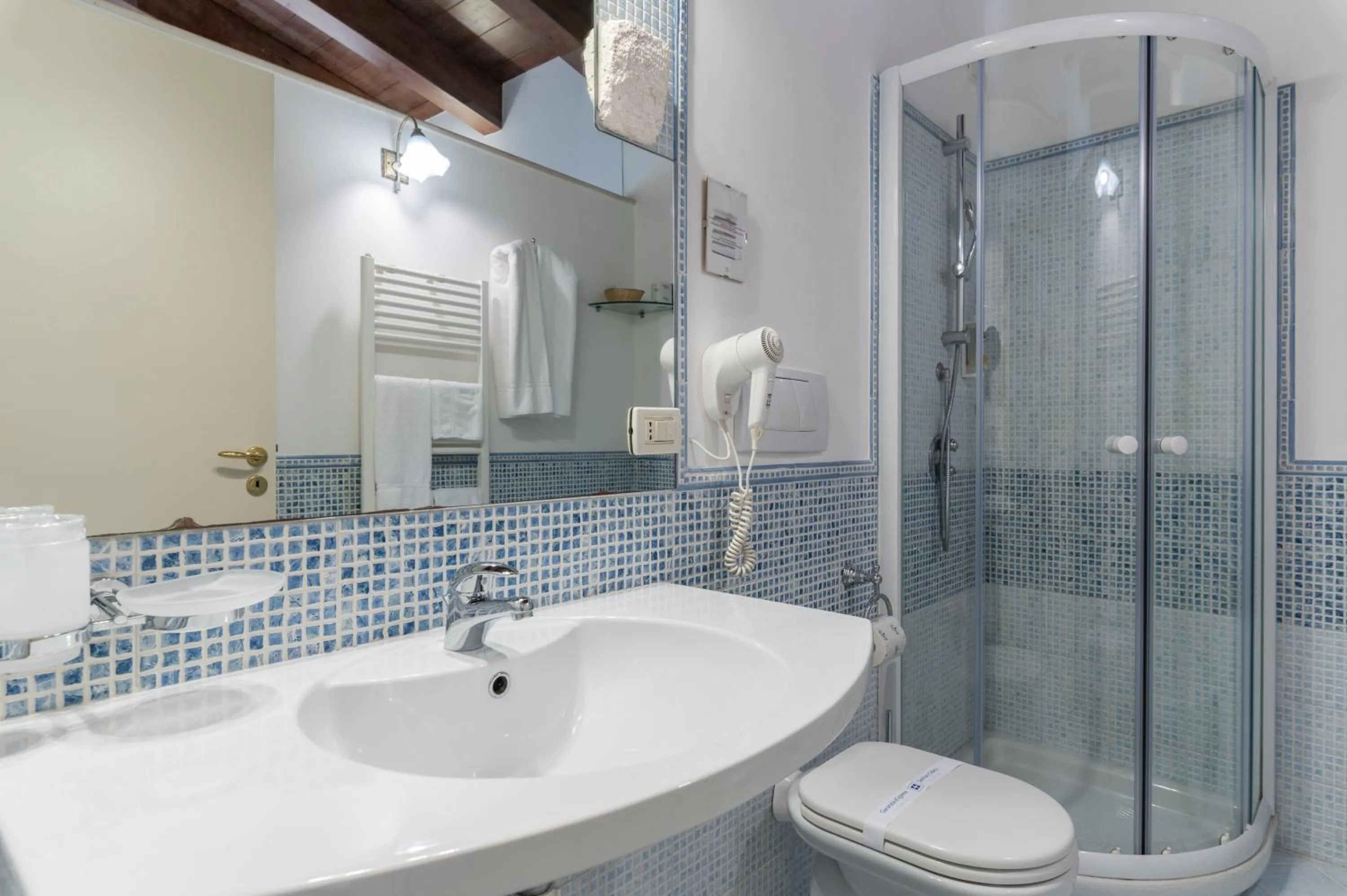 Bathroom in Hotel La Terra