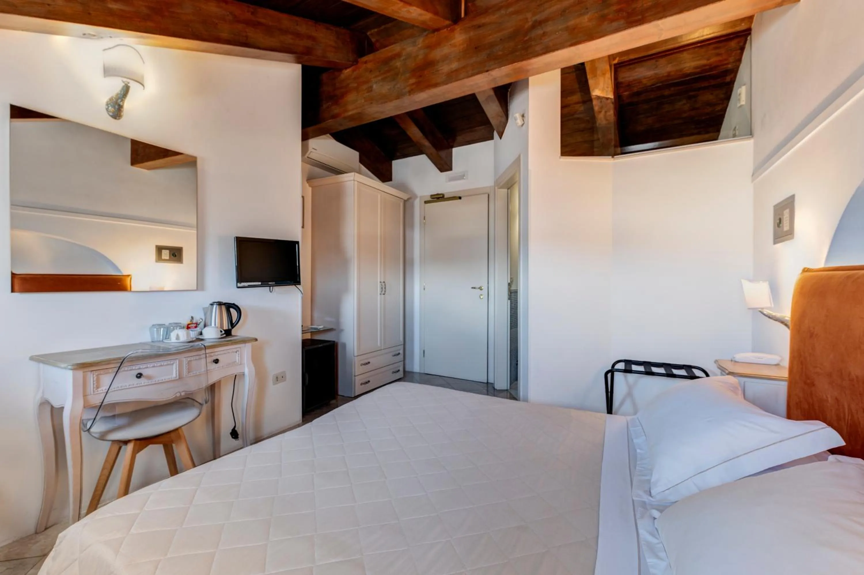 Photo of the whole room, Bed in Hotel La Terra